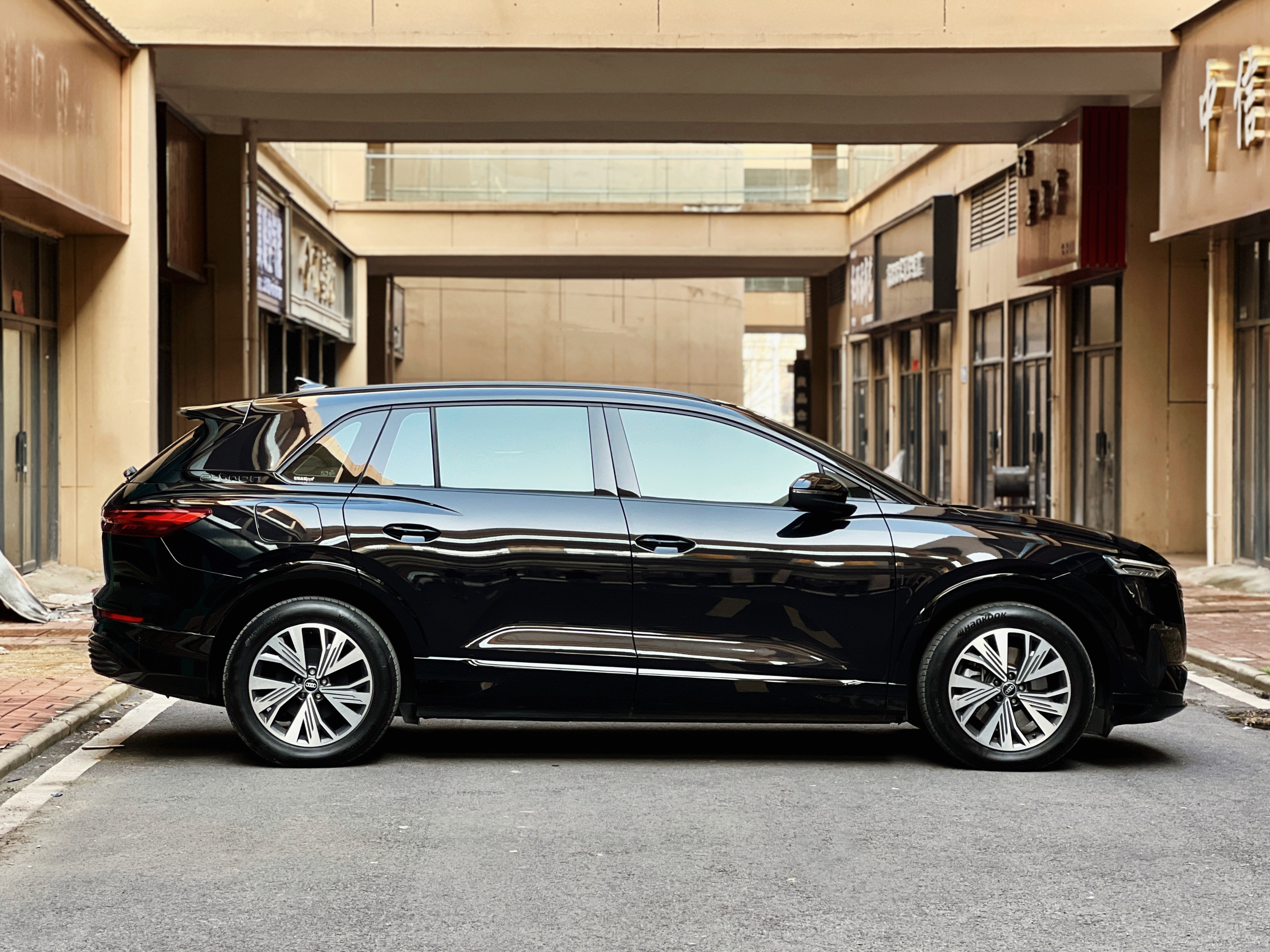 Audi Q5 e-tron 2024 صورة سيارة #5