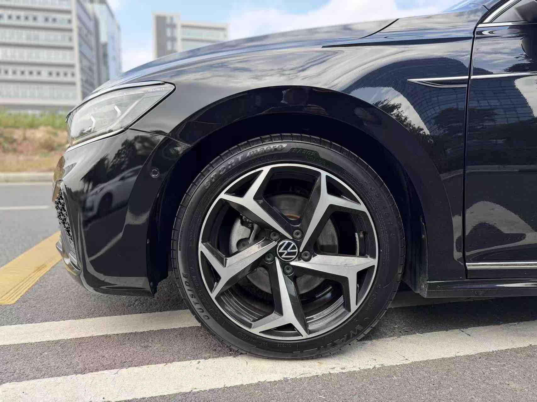 Volkswagen Passat 2023 car image #5