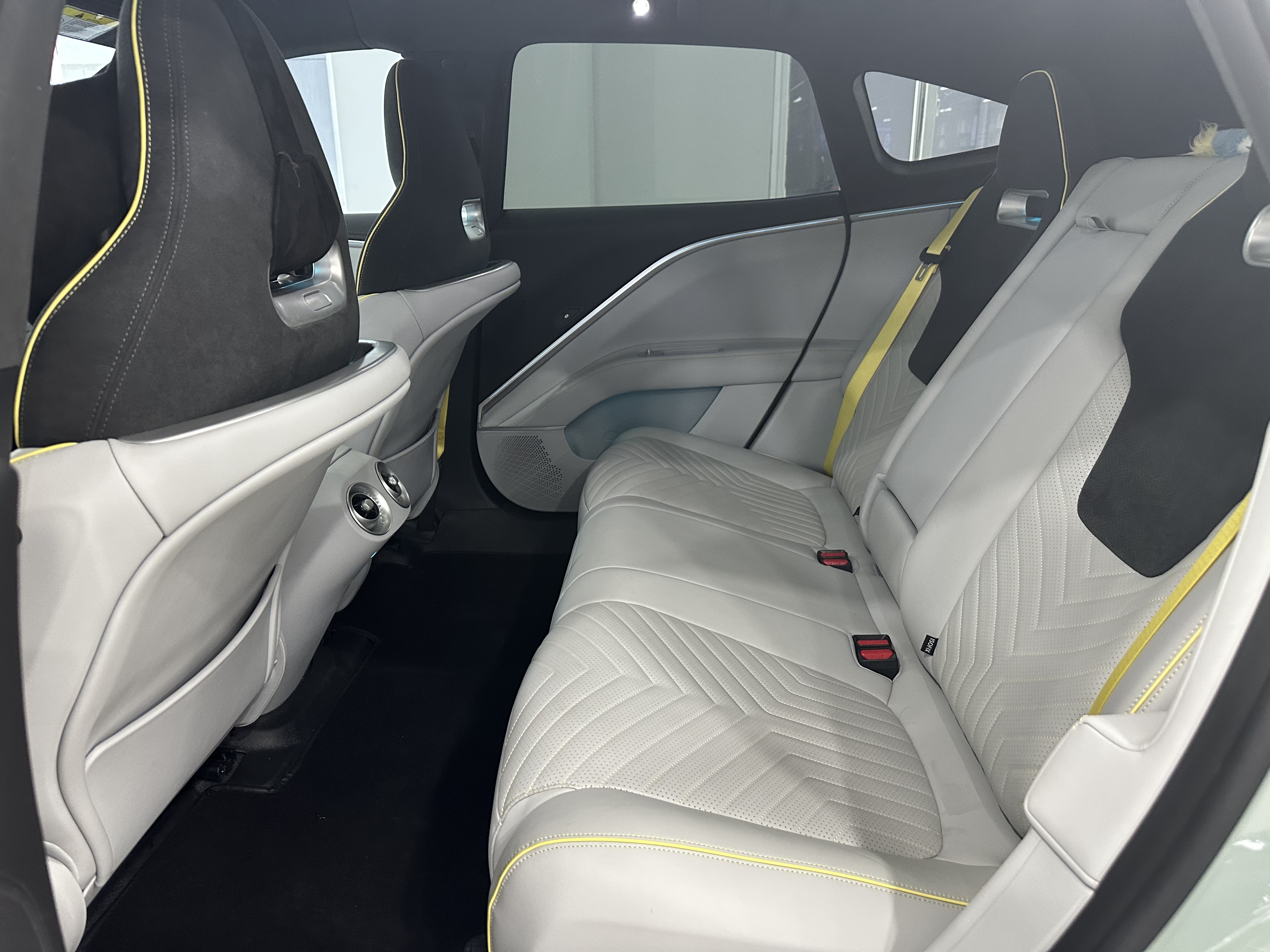 Avatr 11 2023 car image #5
