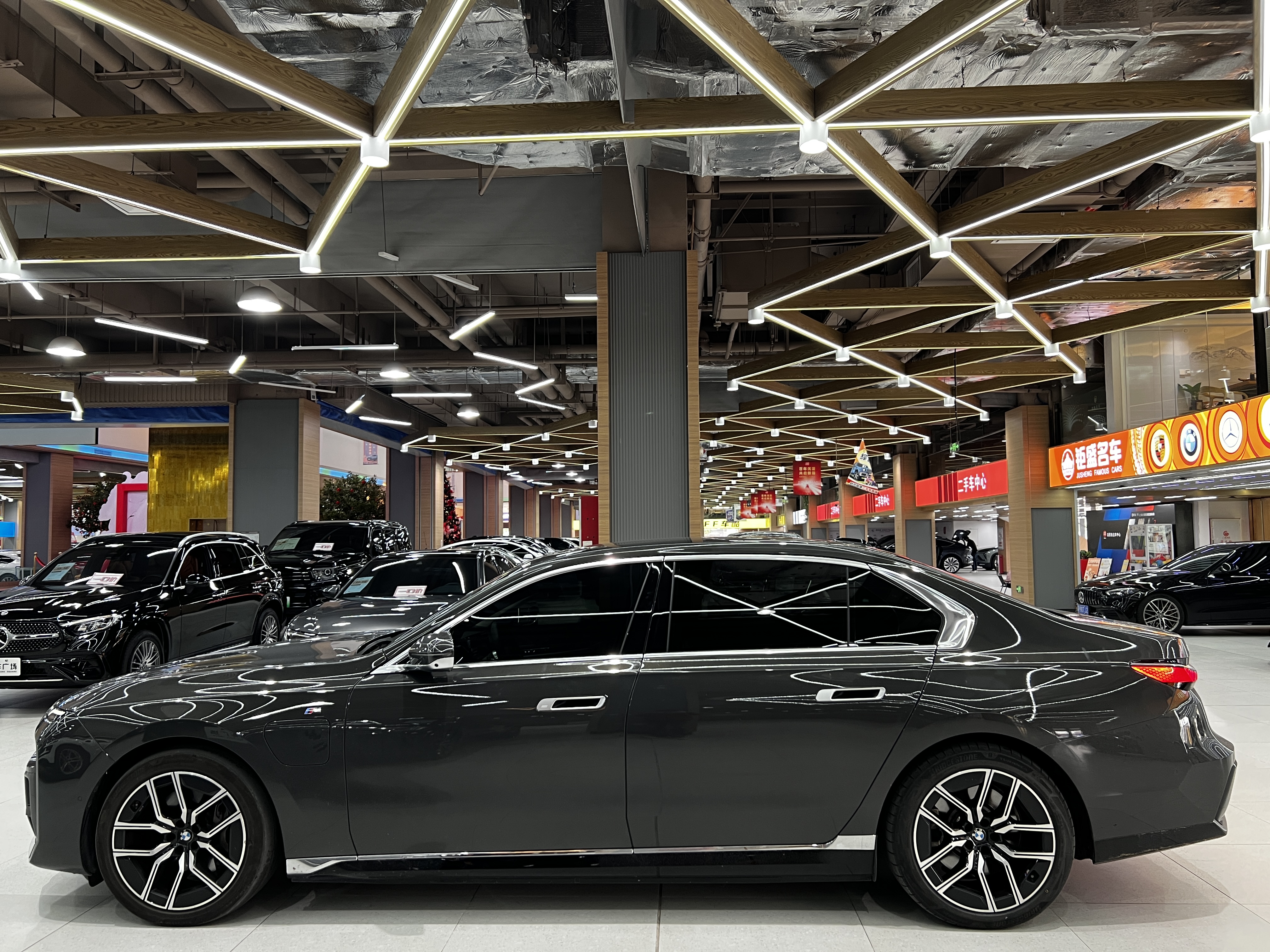 BMW i7 2023 immagine di auto #5