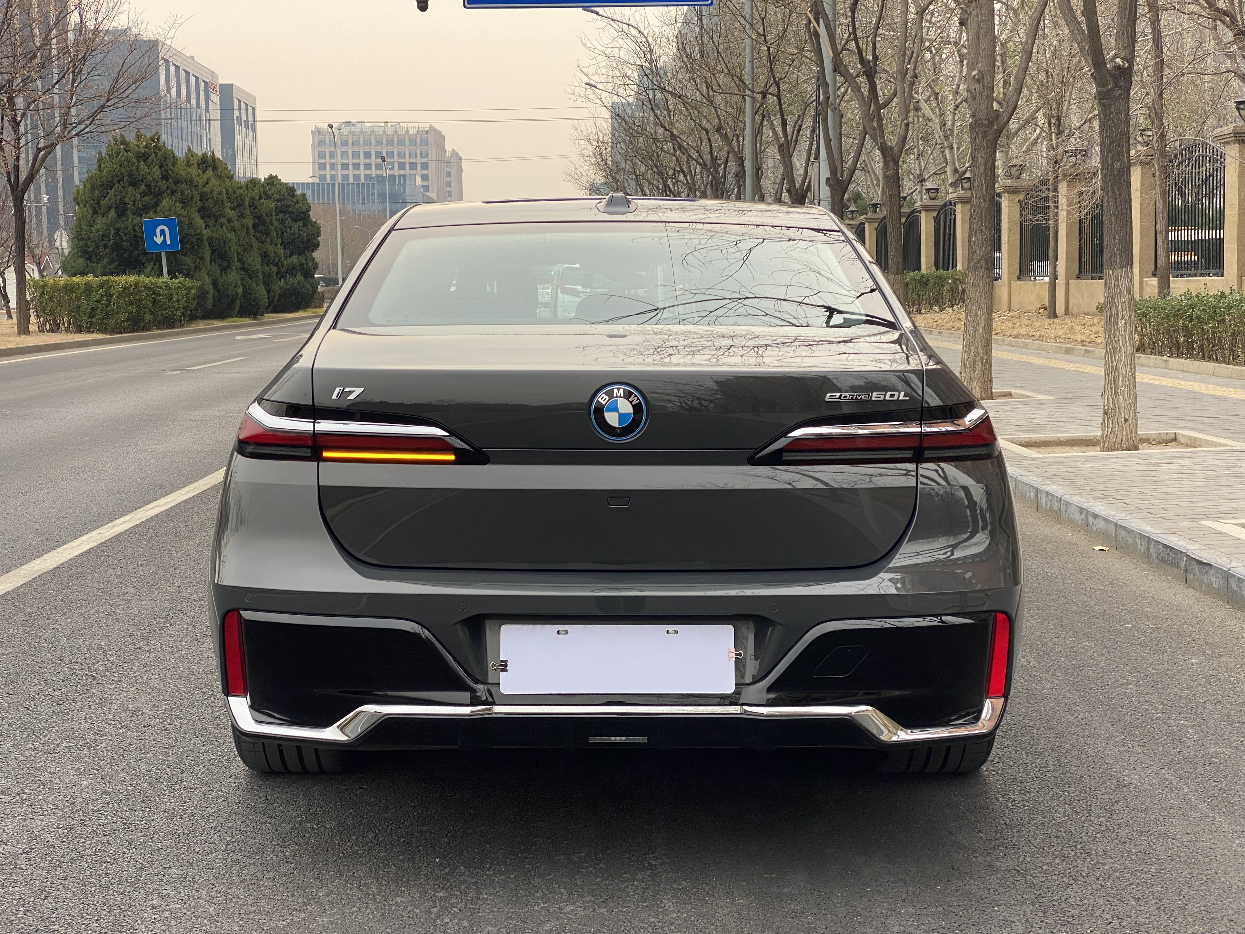 BMW i7 2023 car image #5