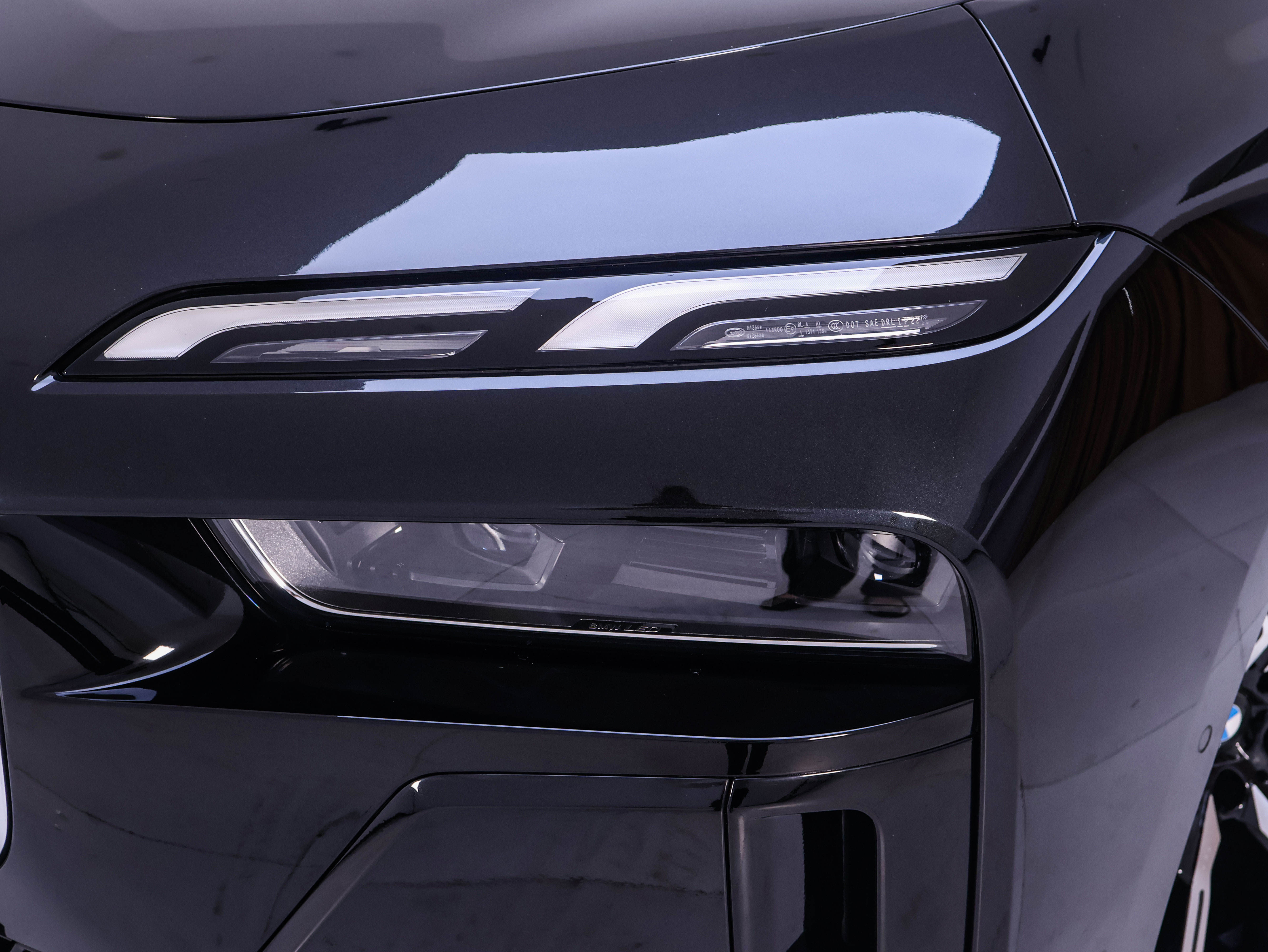 BMW i7 M70L 2024 car image #5