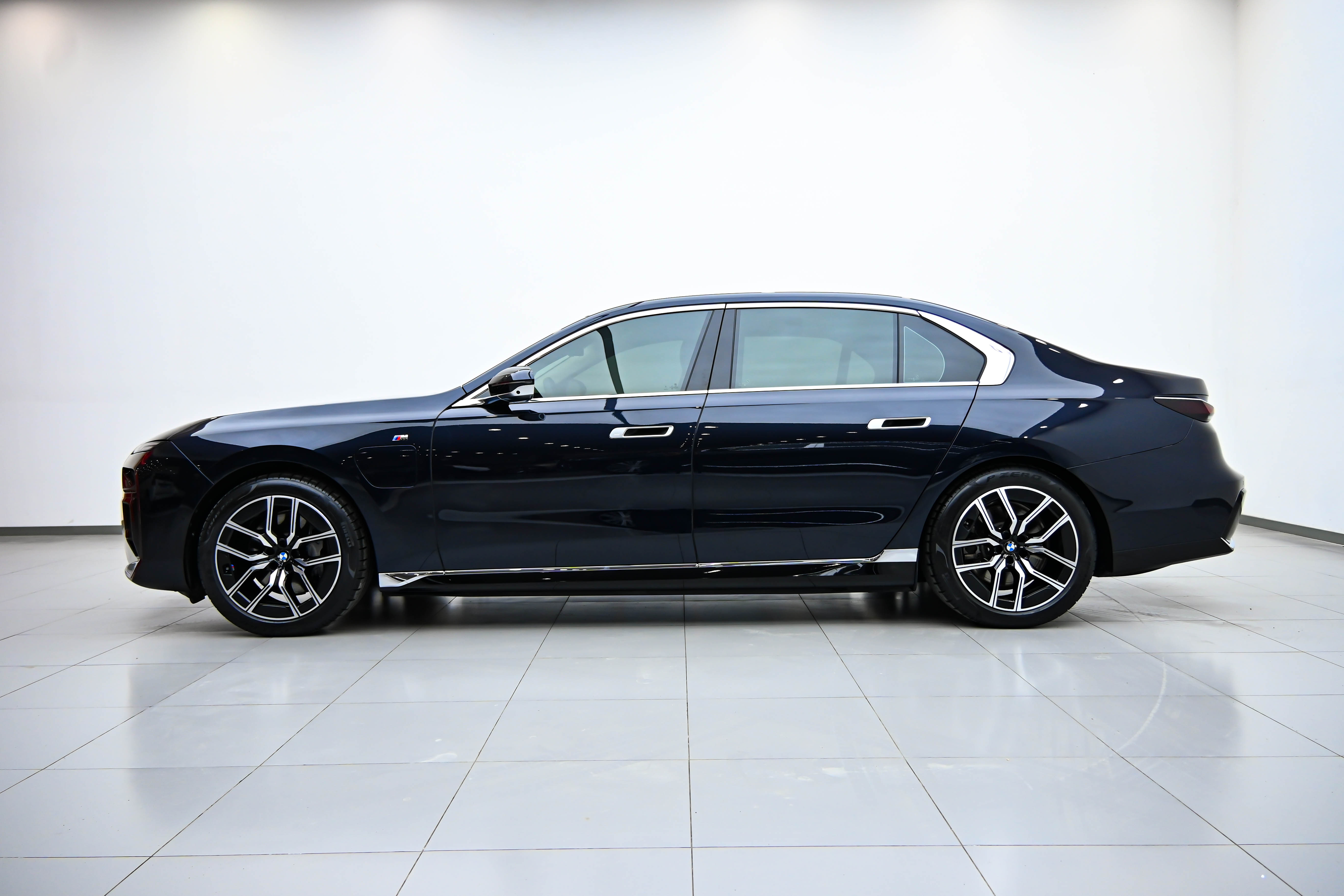 BMW i7 2024 #5 BMW i7 2024 car image #5