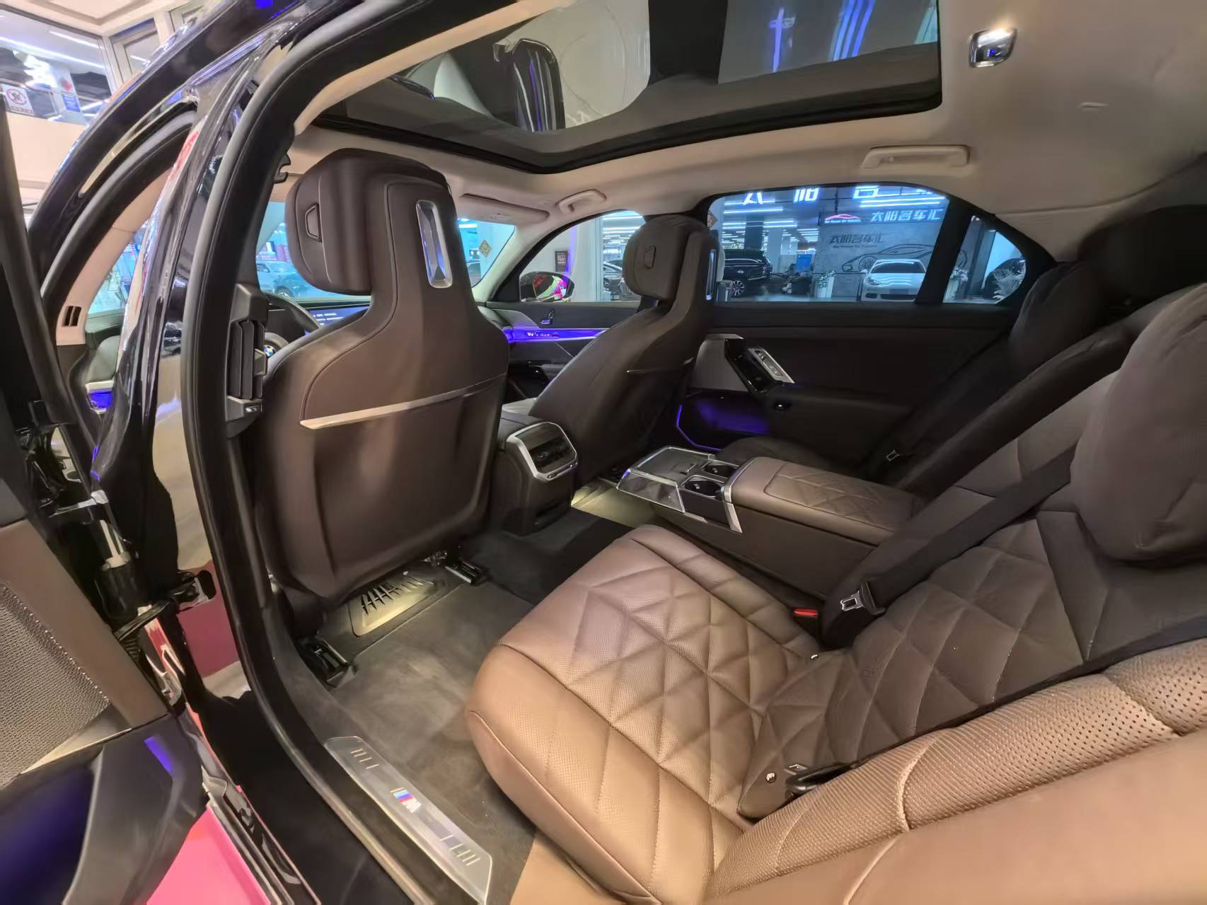 BMW i7 2023 car image #5