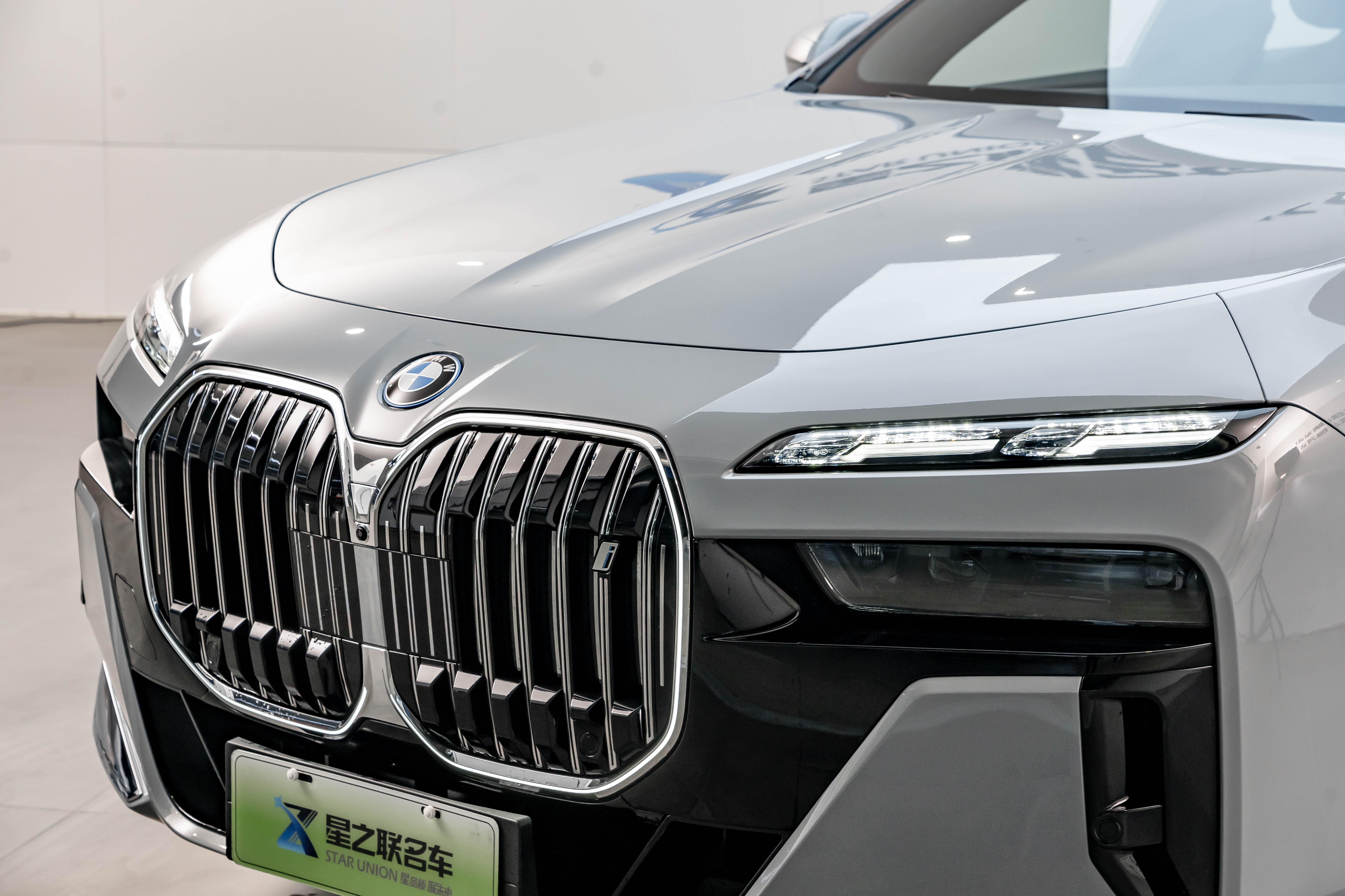 BMW i7 2025 #5 BMW i7 2025 car image #5