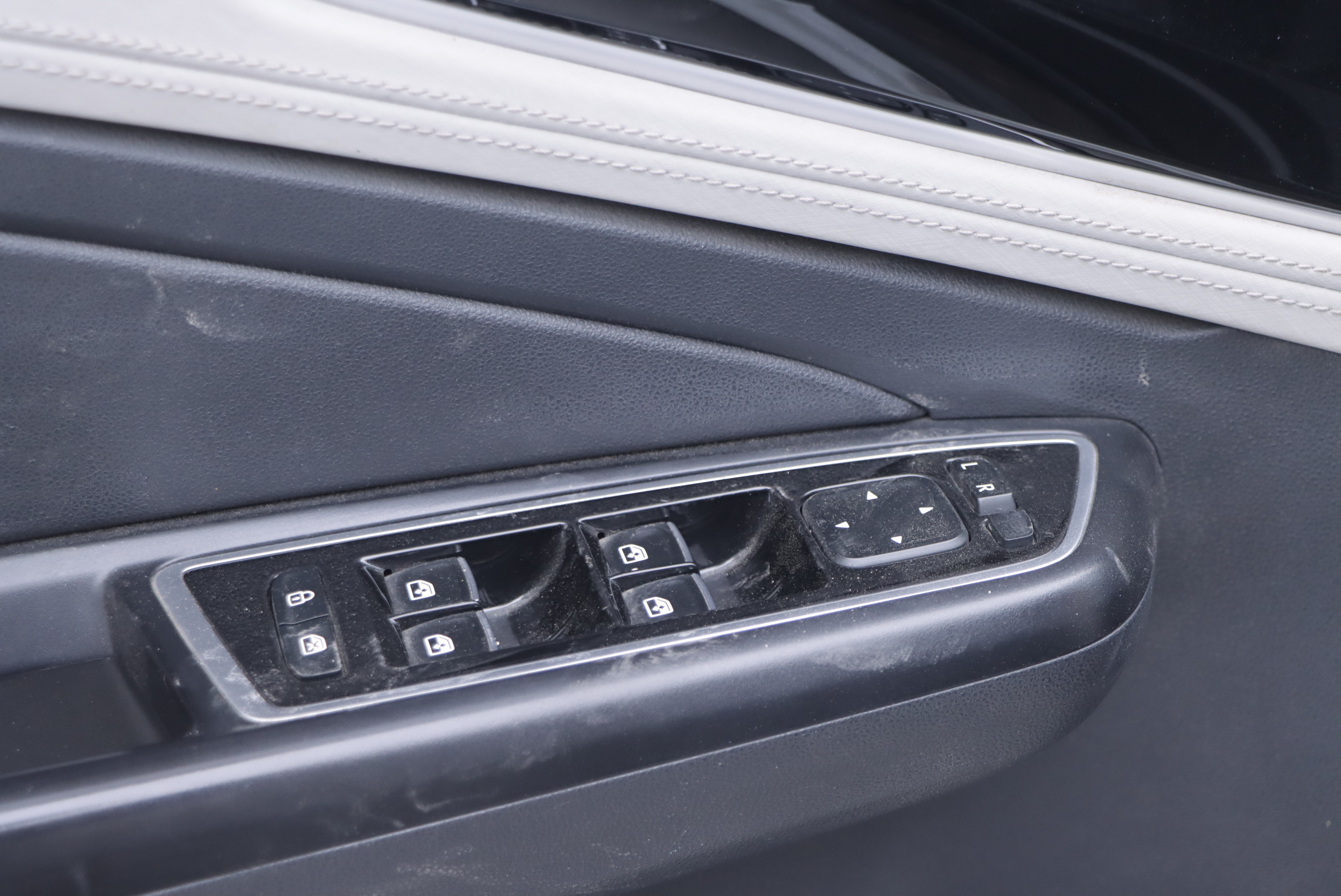VS5 2023 car image #5
