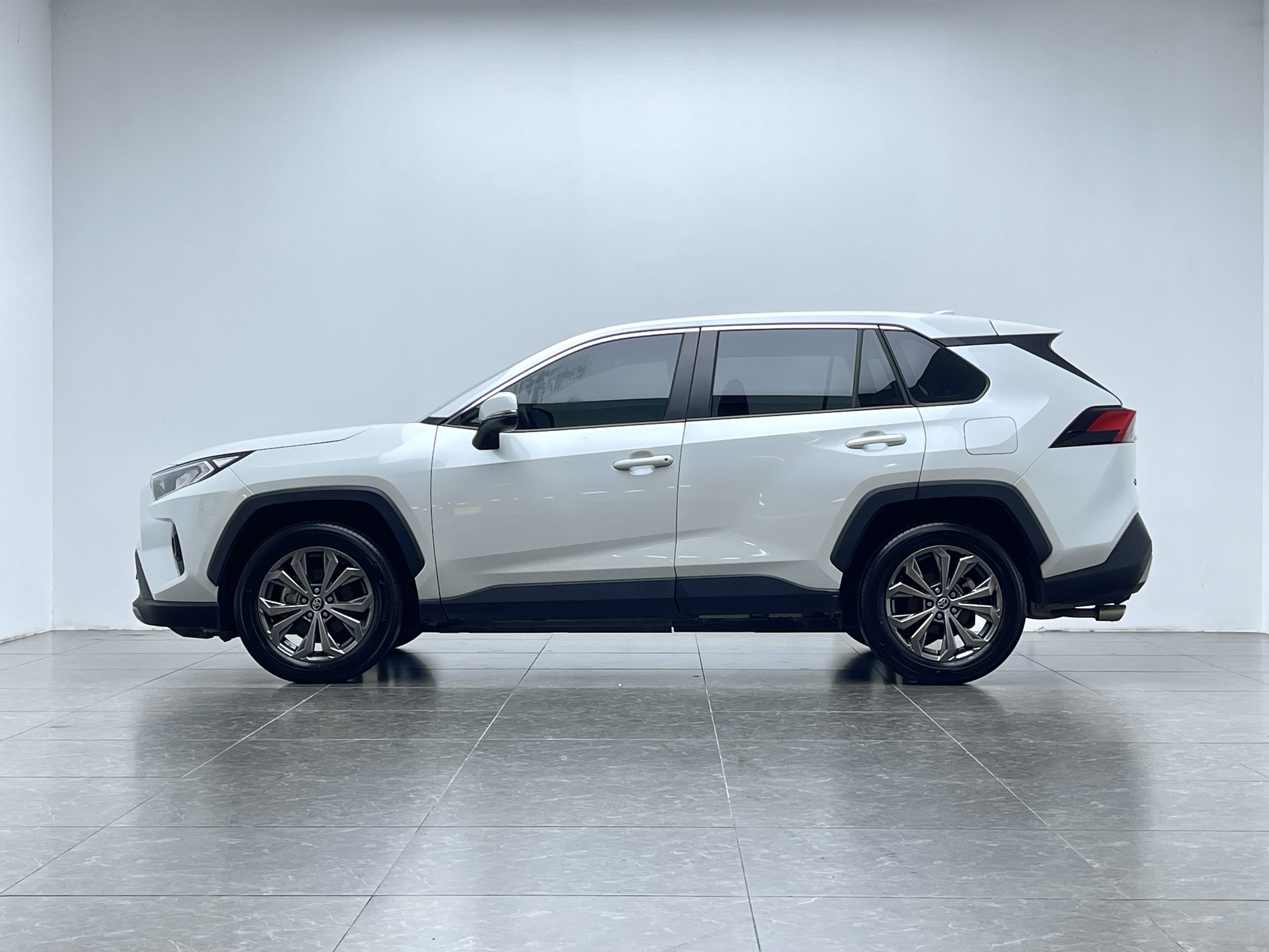 Toyota RAV4 2024 car image #5