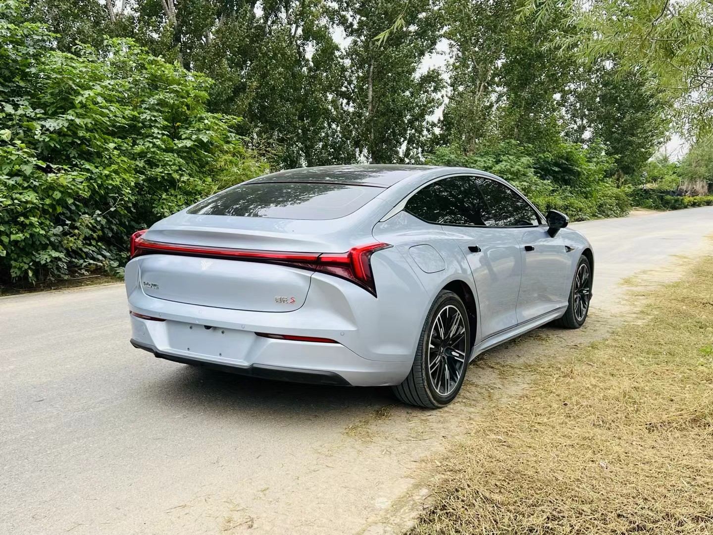 哪吒汽车 哪吒S 2023 汽车图片 #5