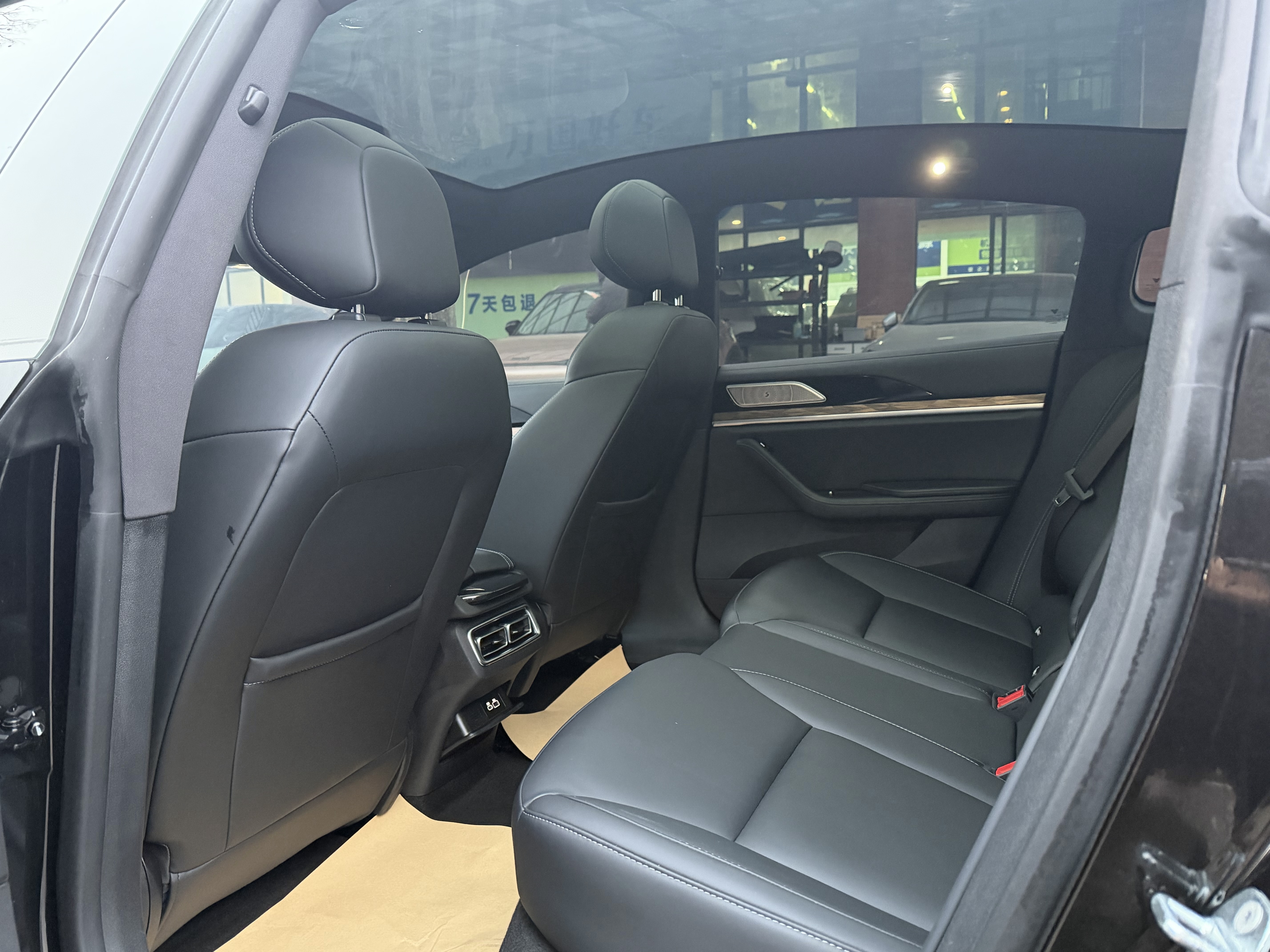 哪吒汽车 哪吒S 2023 汽车图片 #5