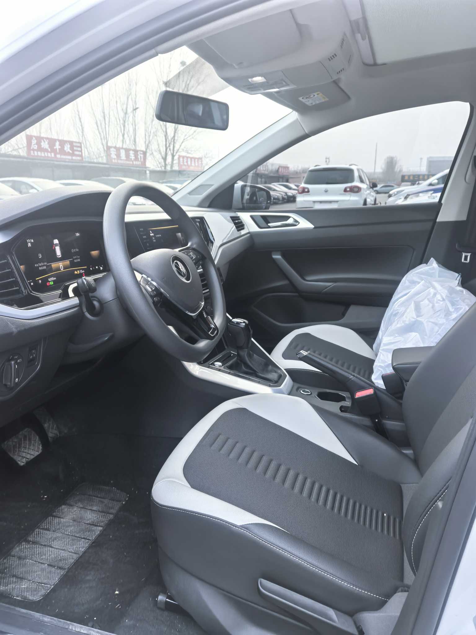 Polo 2024 car image #5