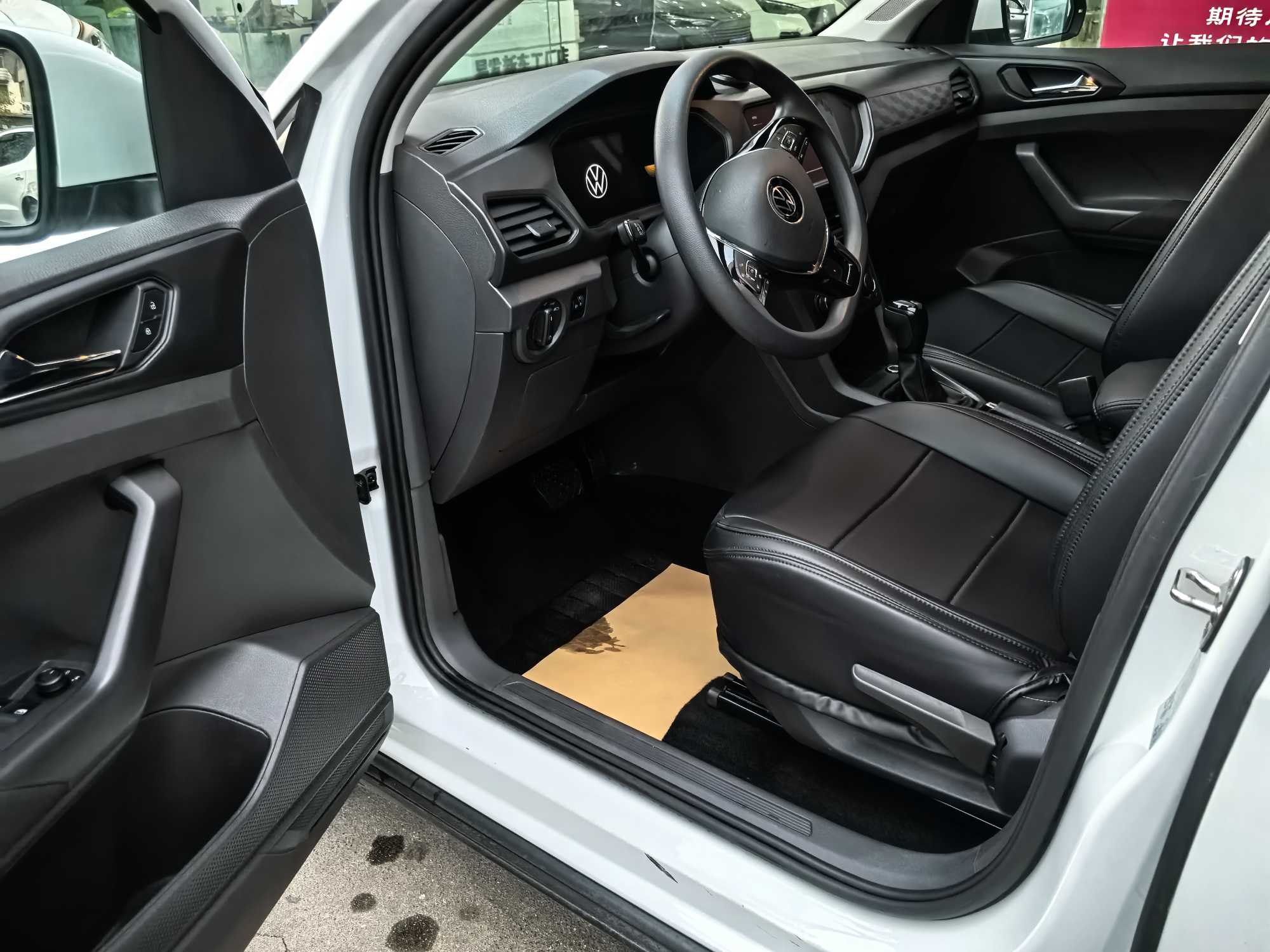 Volkswagen T-Cross 2023 #5 Volkswagen T-Cross 2023 car image #5