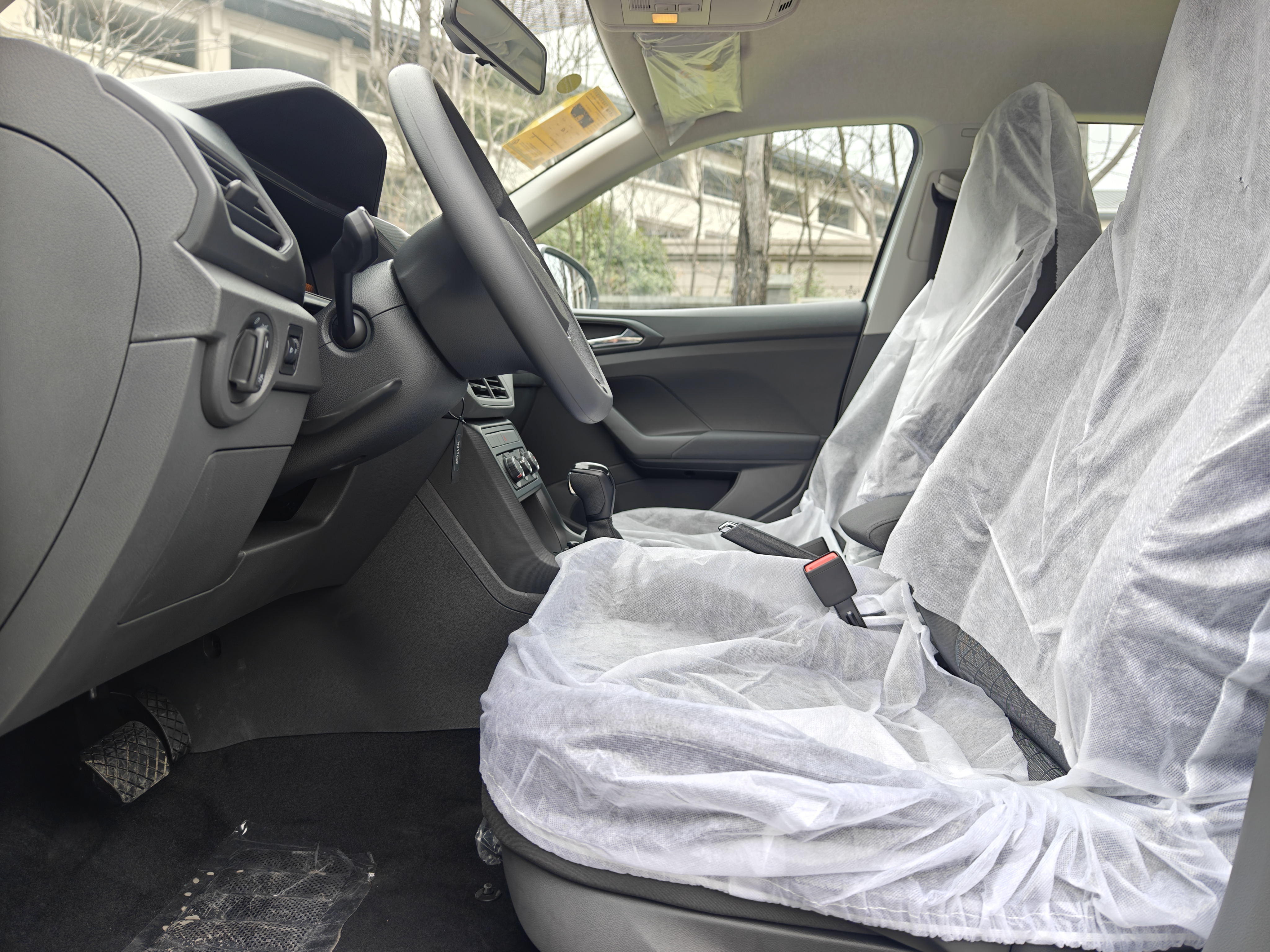 Volkswagen T-Cross 2026 car image #5