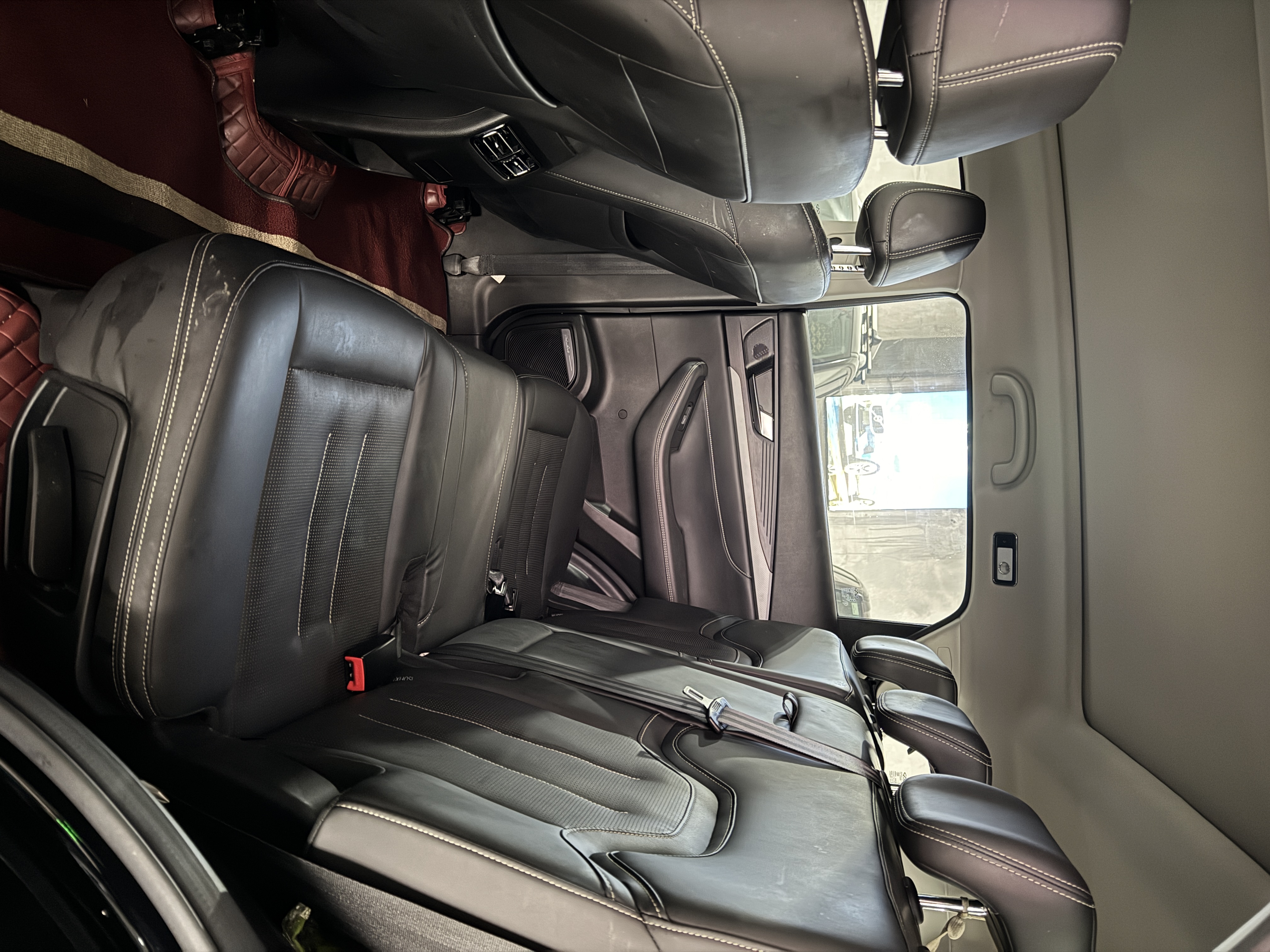 X70 2024 car image #5