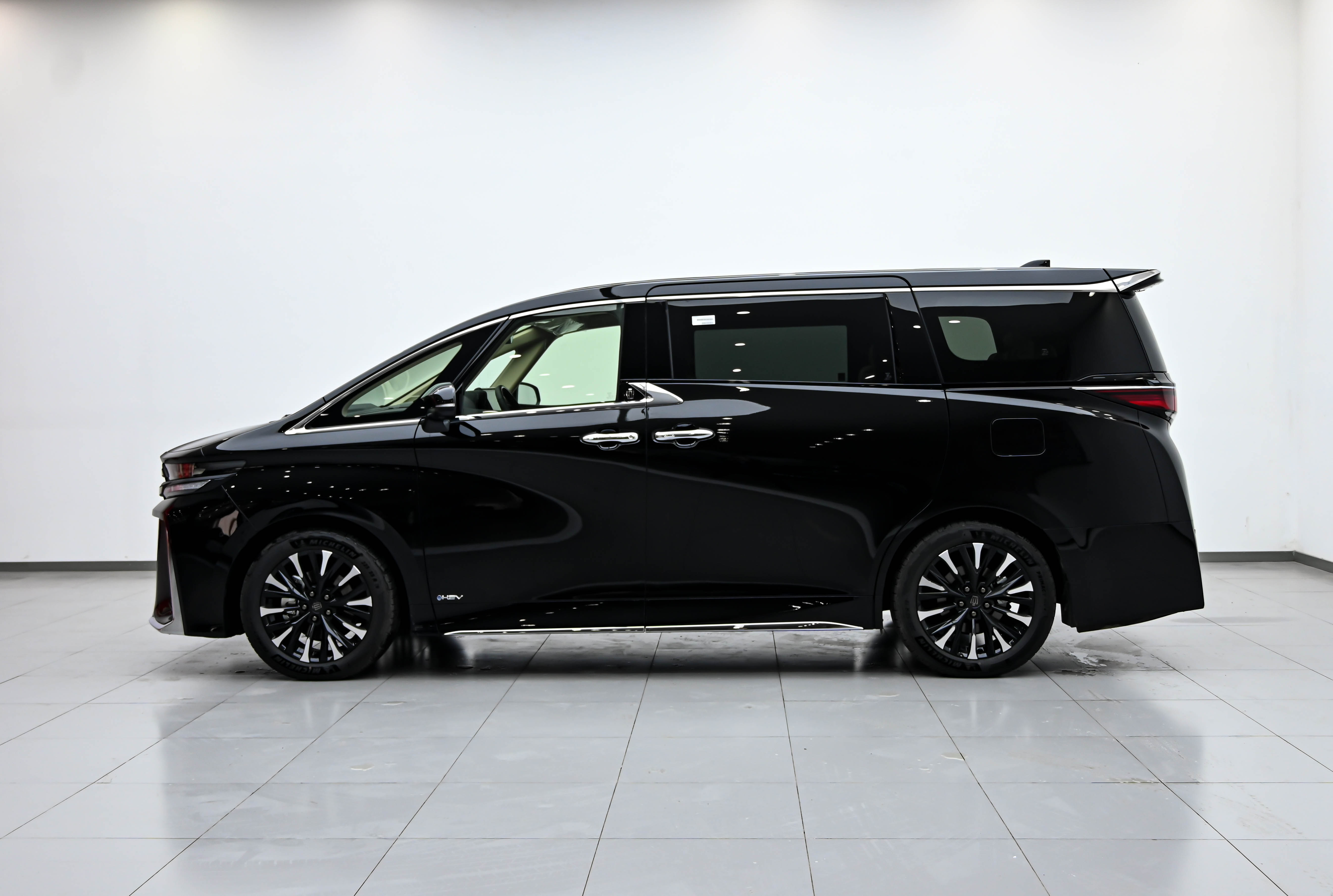 Toyota Vellfire 2026 صورة سيارة #5