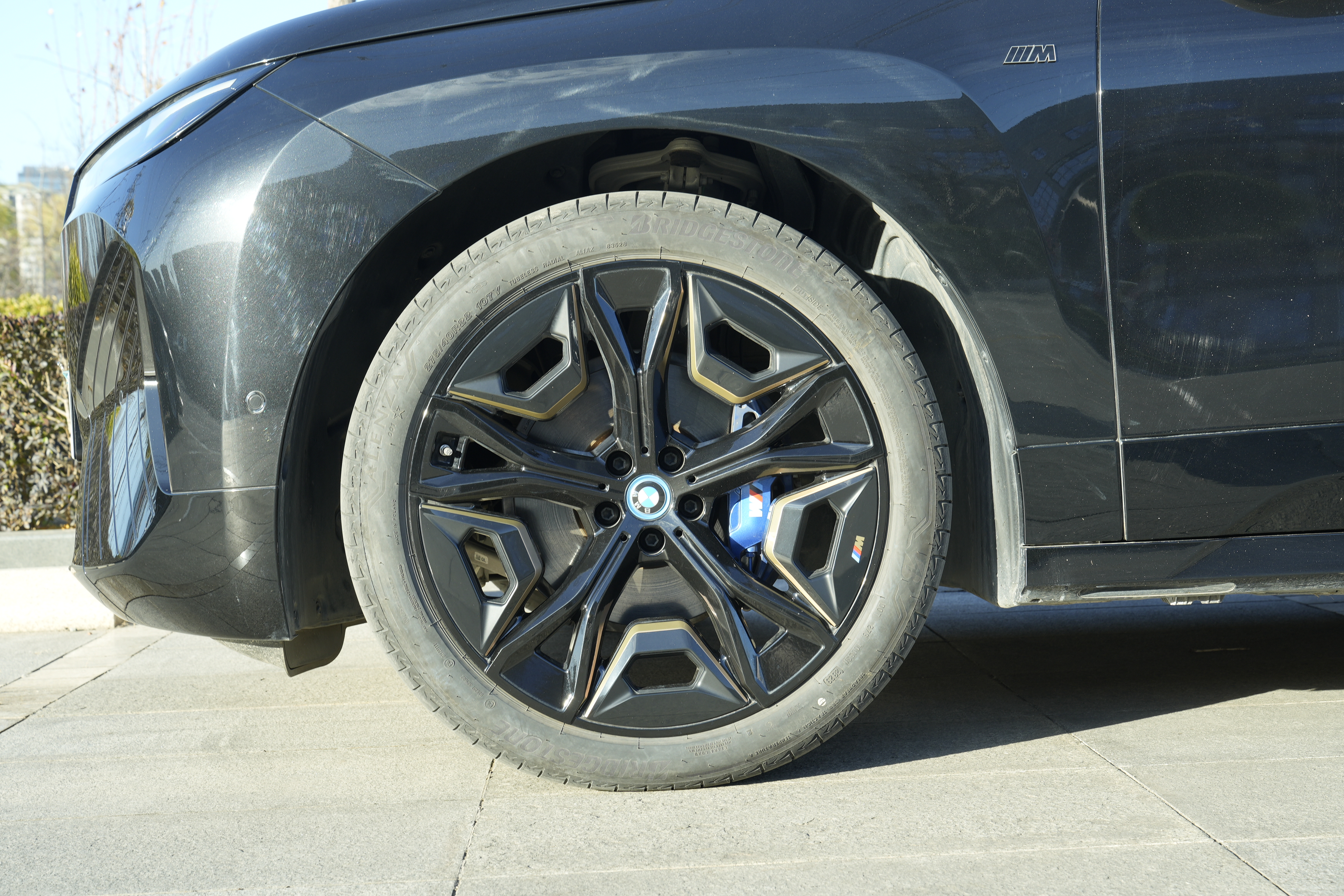 BMW iX M60 2025 car image #5