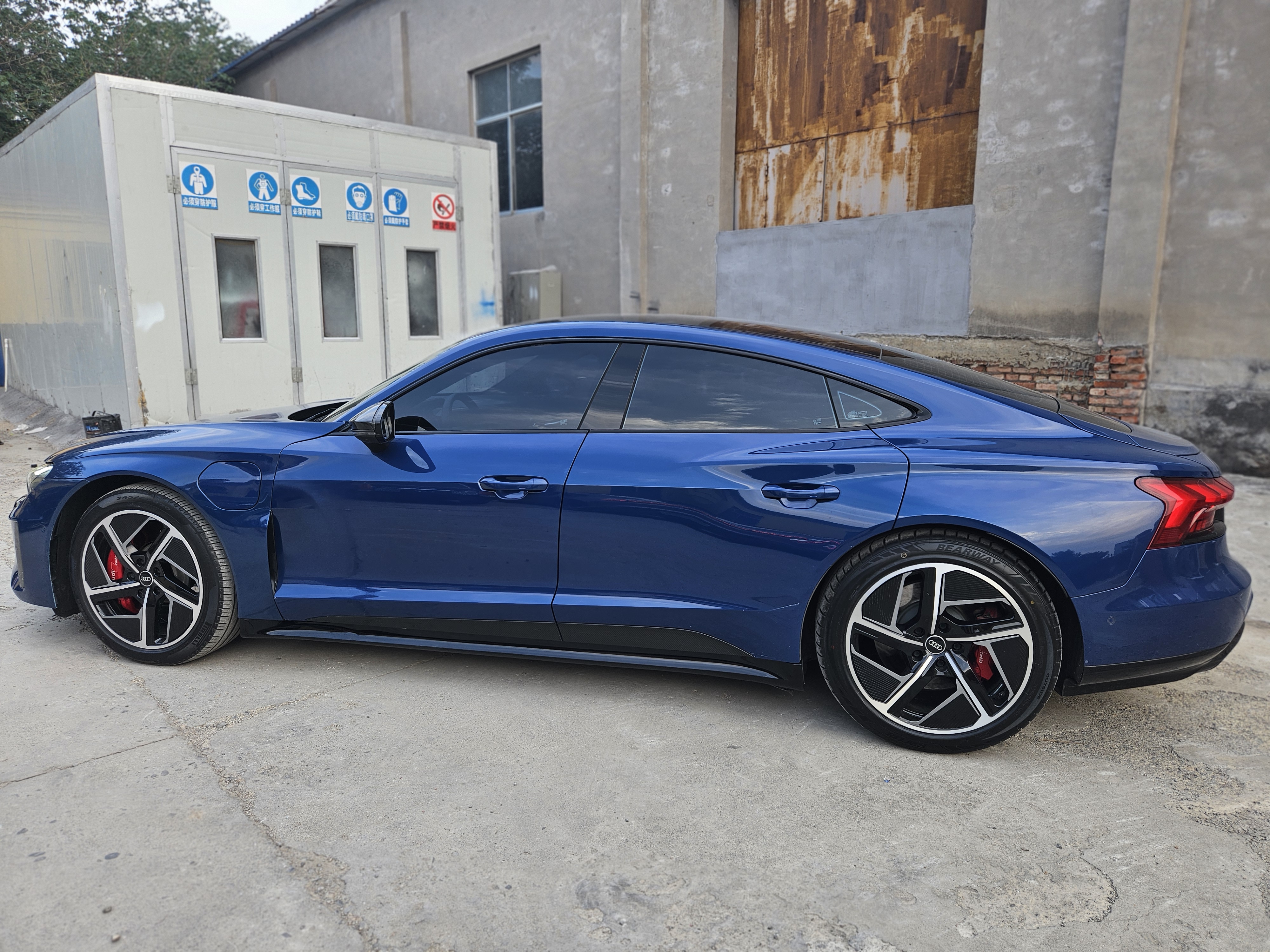 Audi e-tron GT 2023 car image #5