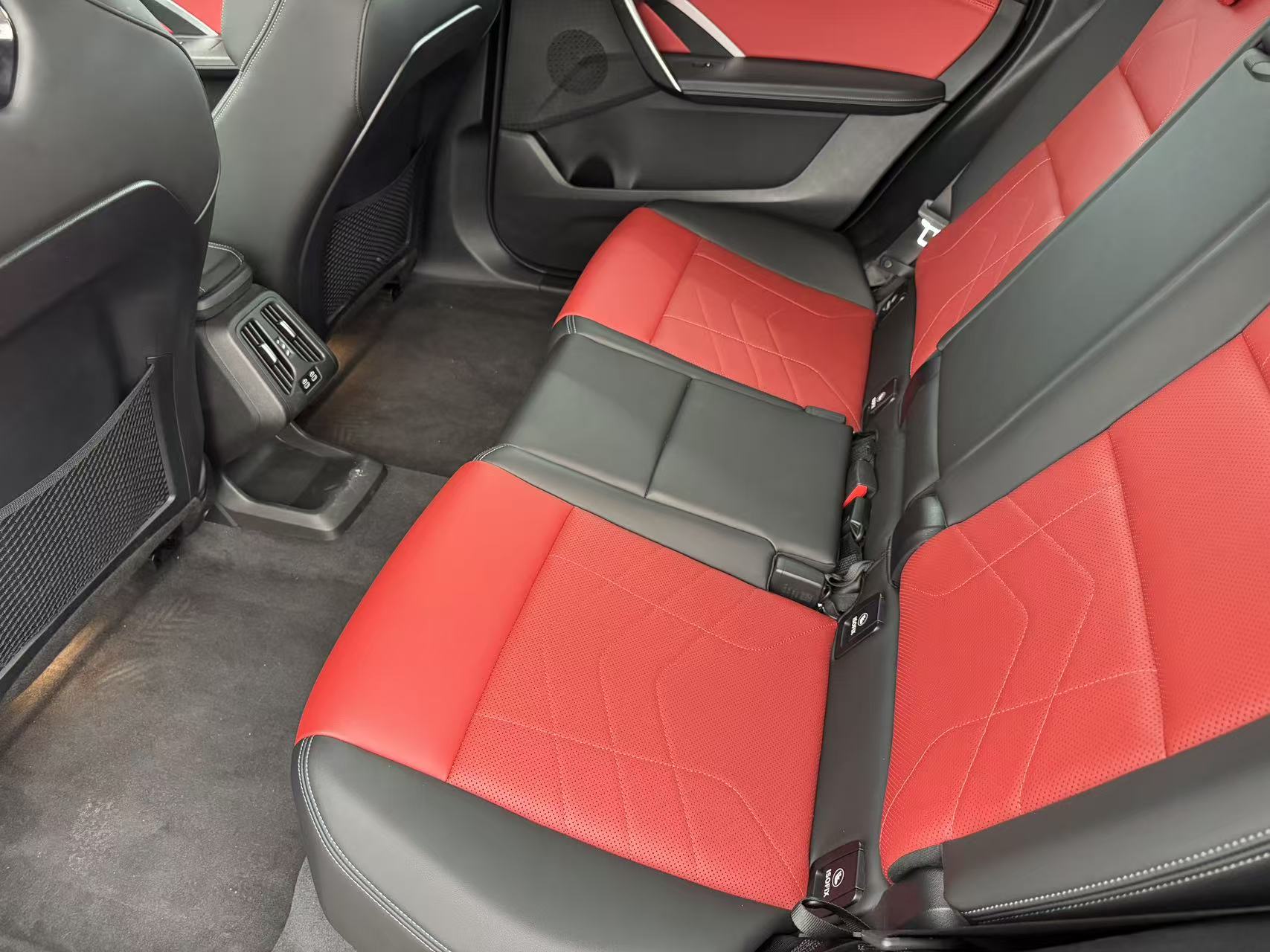 BMW iX1 2023 car image #5