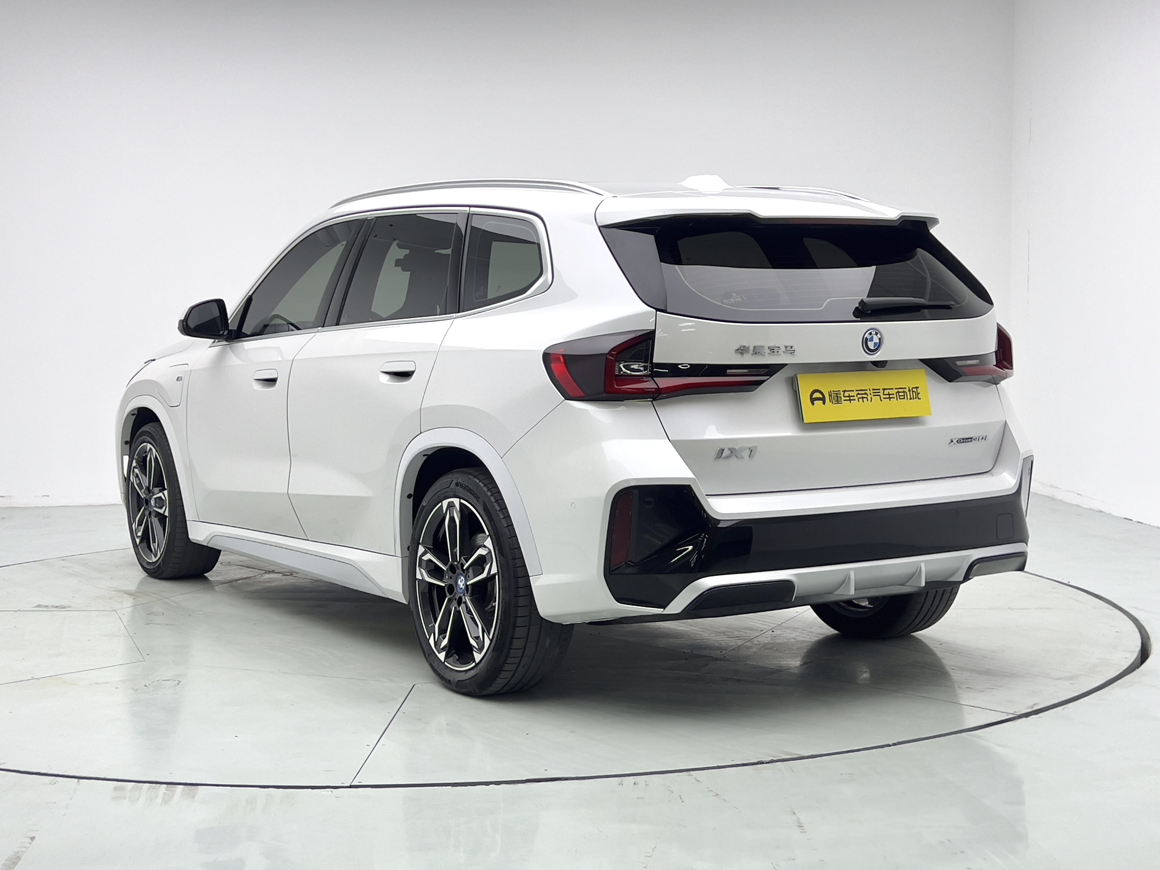 BMW iX1 2023 car image #5