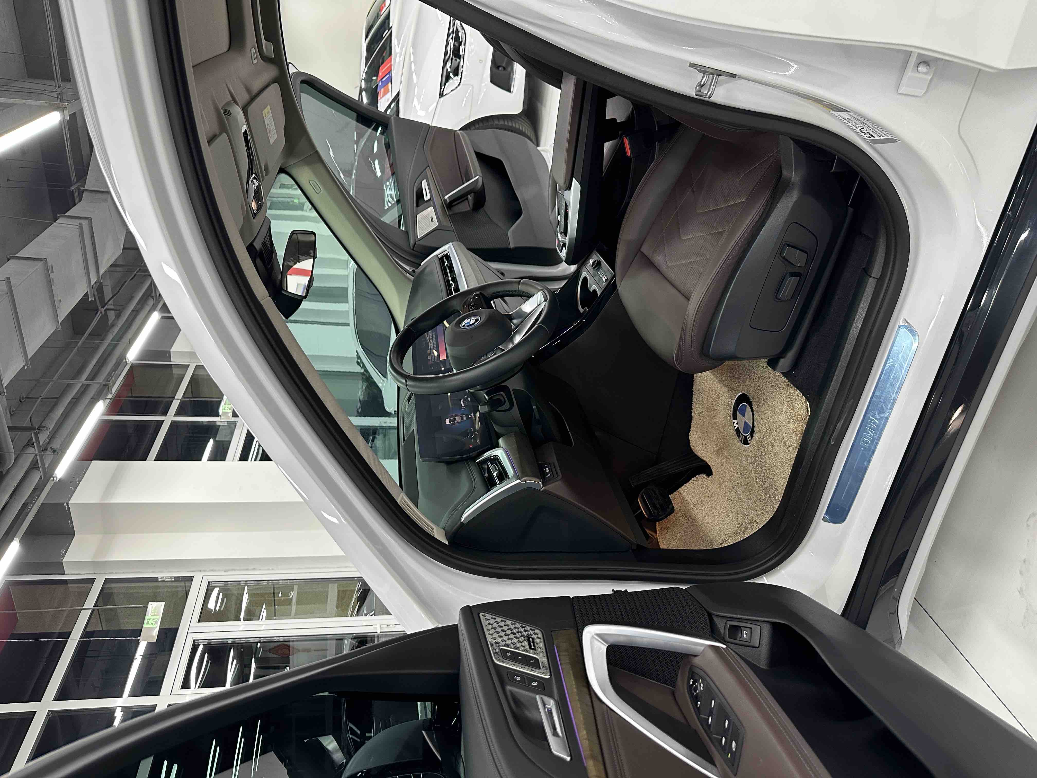 BMW iX1 2024 #5 BMW iX1 2024 car image #5