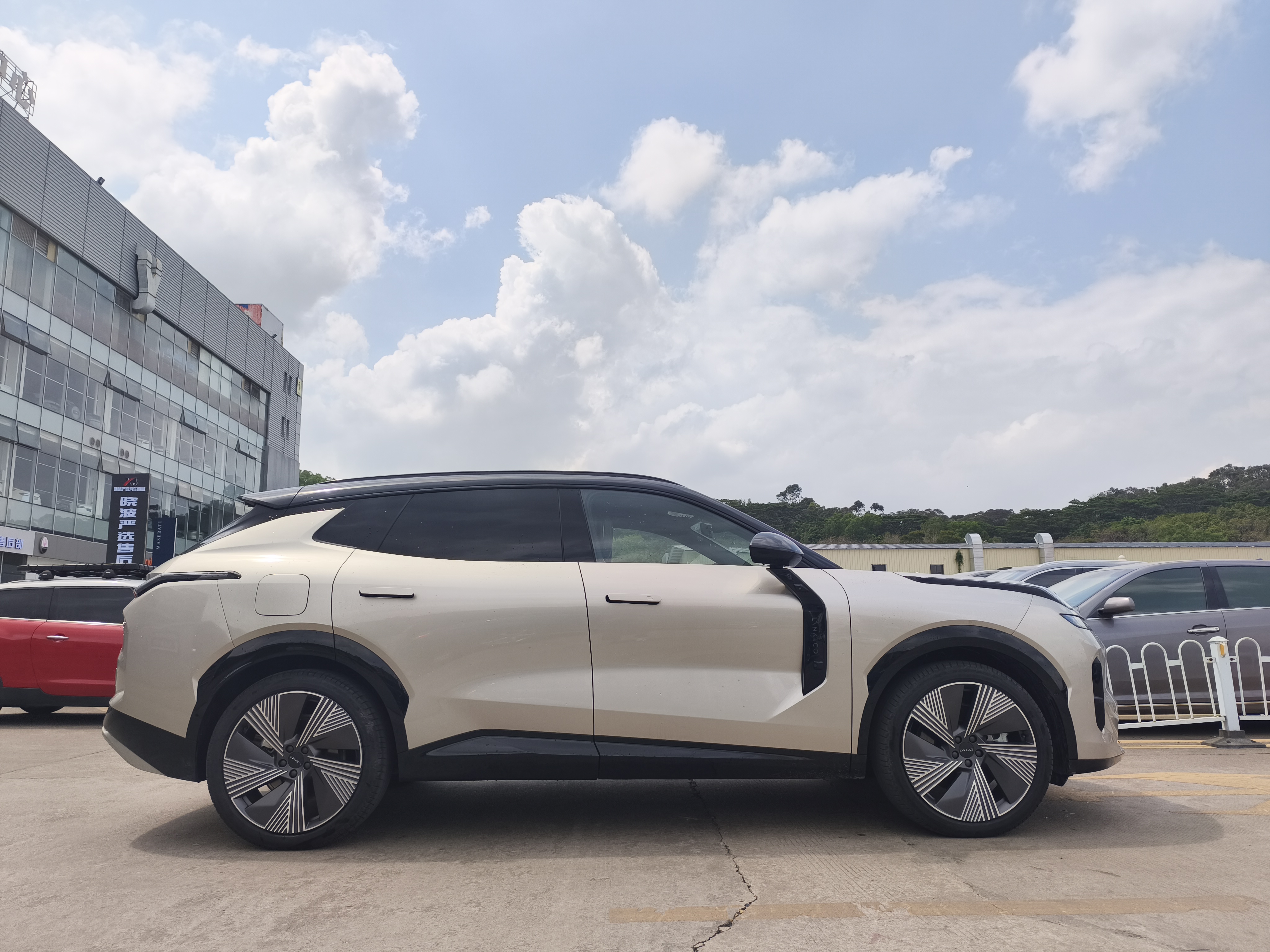 Lynk & Co 08 EM-P 2024 car image #5
