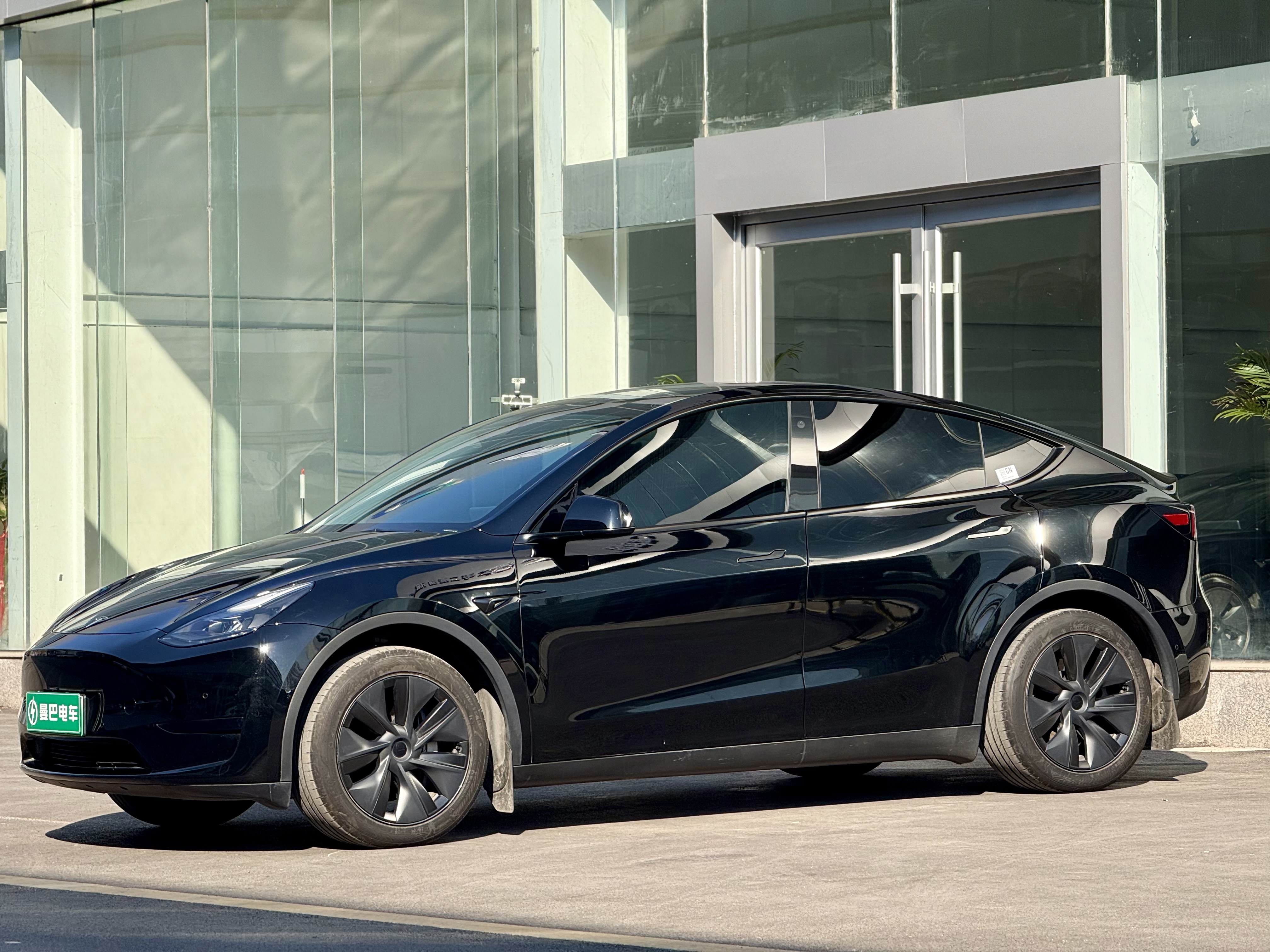 Tesla Model Y 2024 #5 Tesla Model Y 2024 car image #5