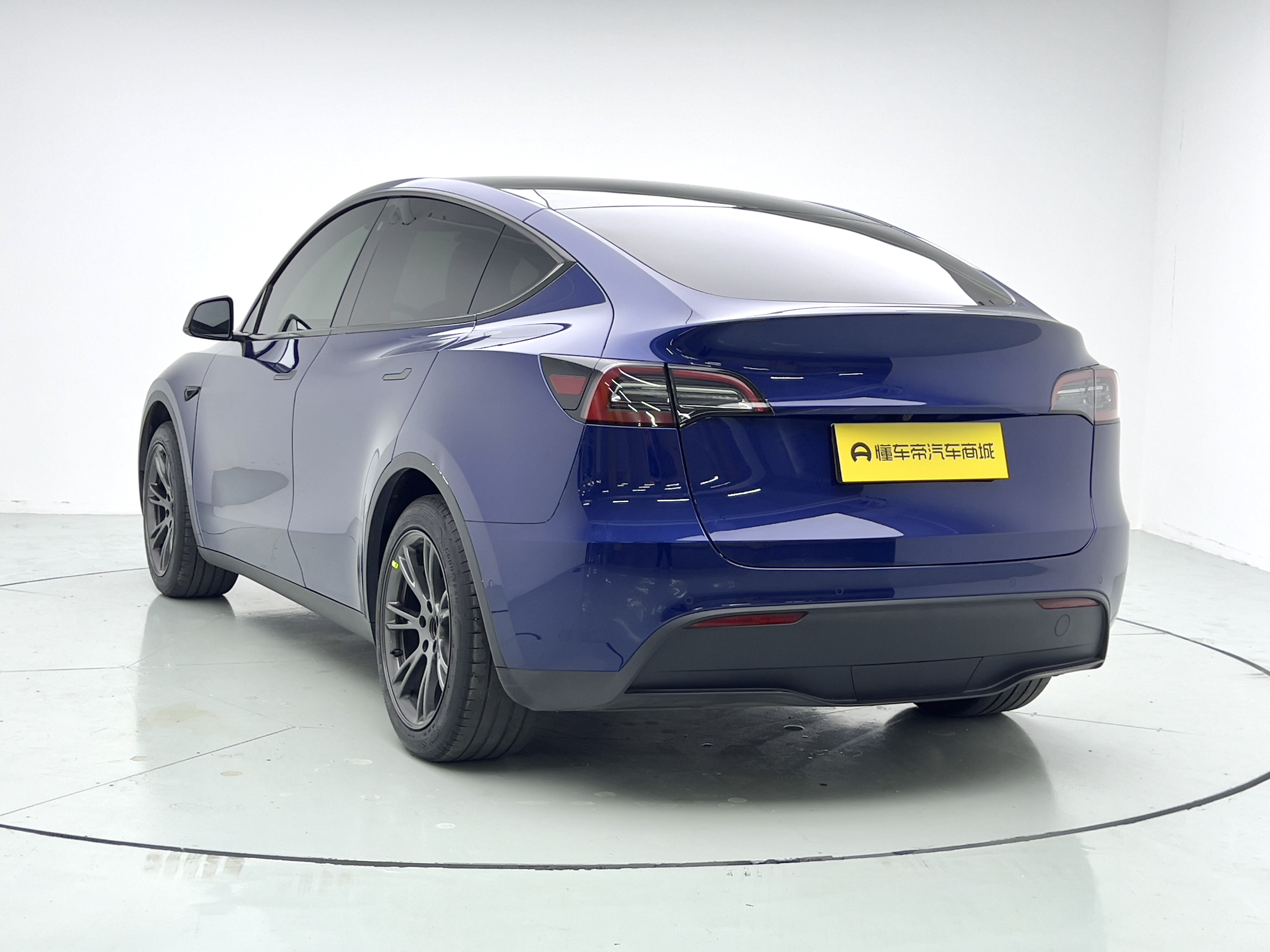 Tesla Model Y 2023 #5 Tesla Model Y 2023 car image #5