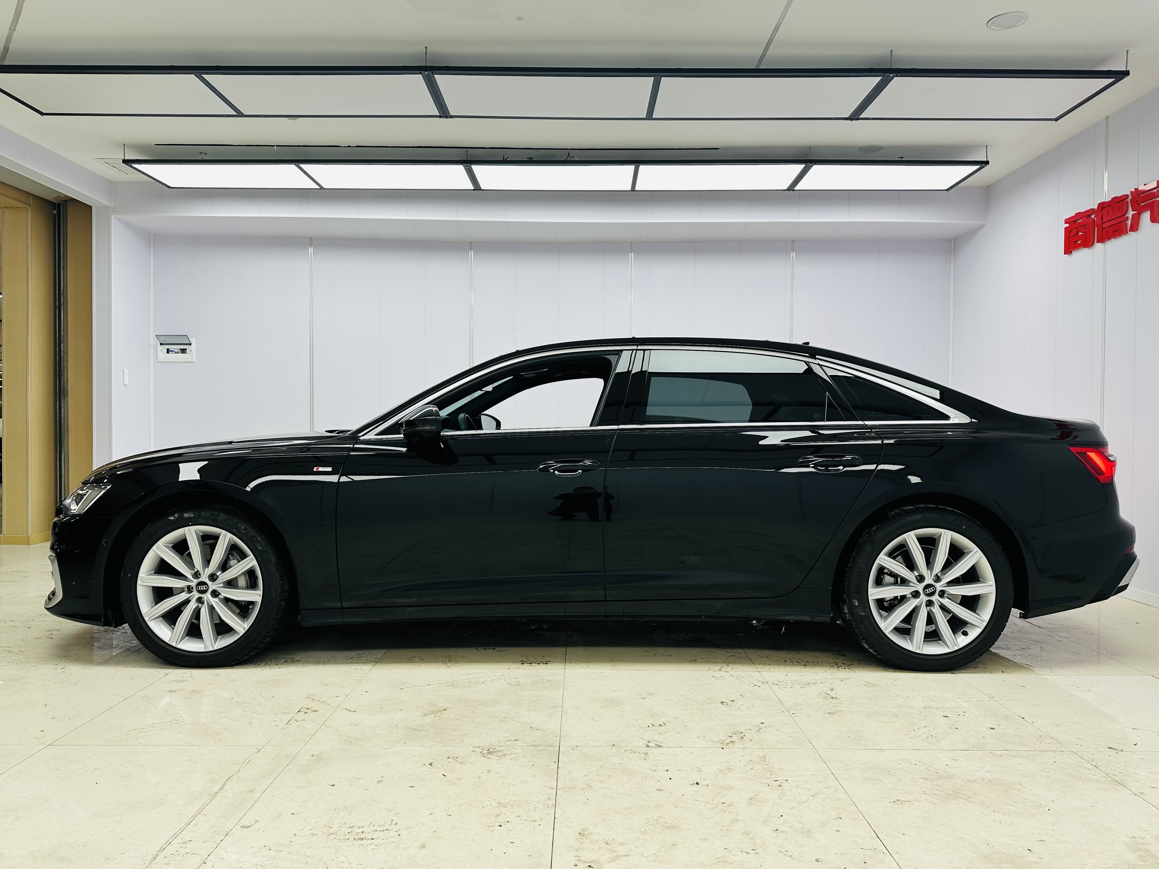 Audi A6L 2025 car image #5