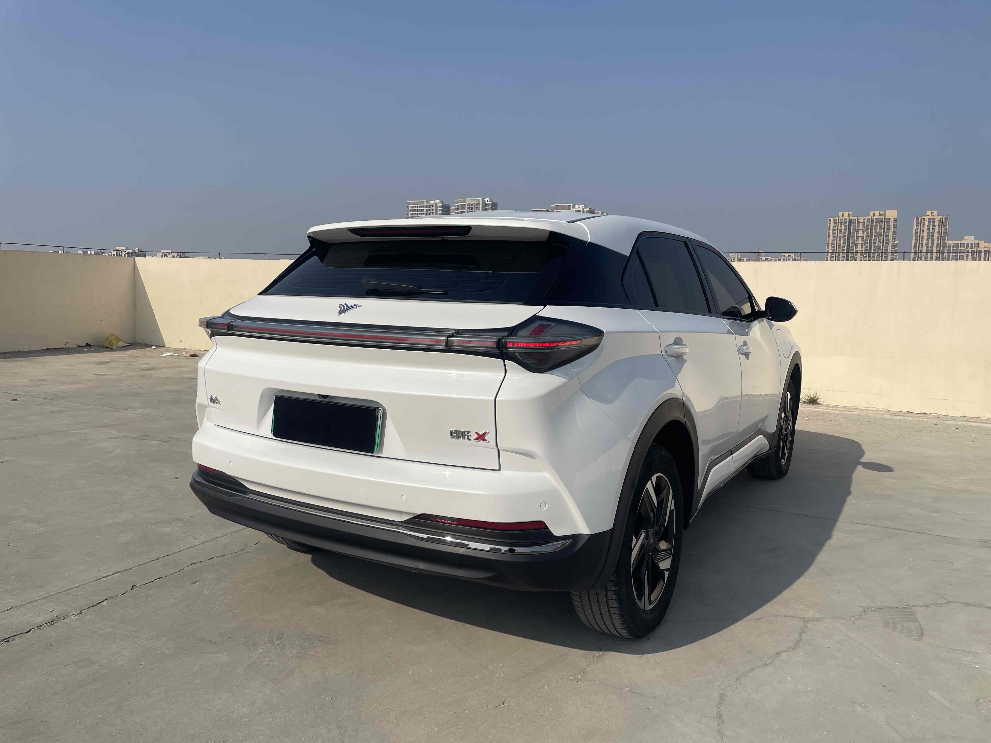 哪吒汽车 哪吒X 2024 汽车图片 #5