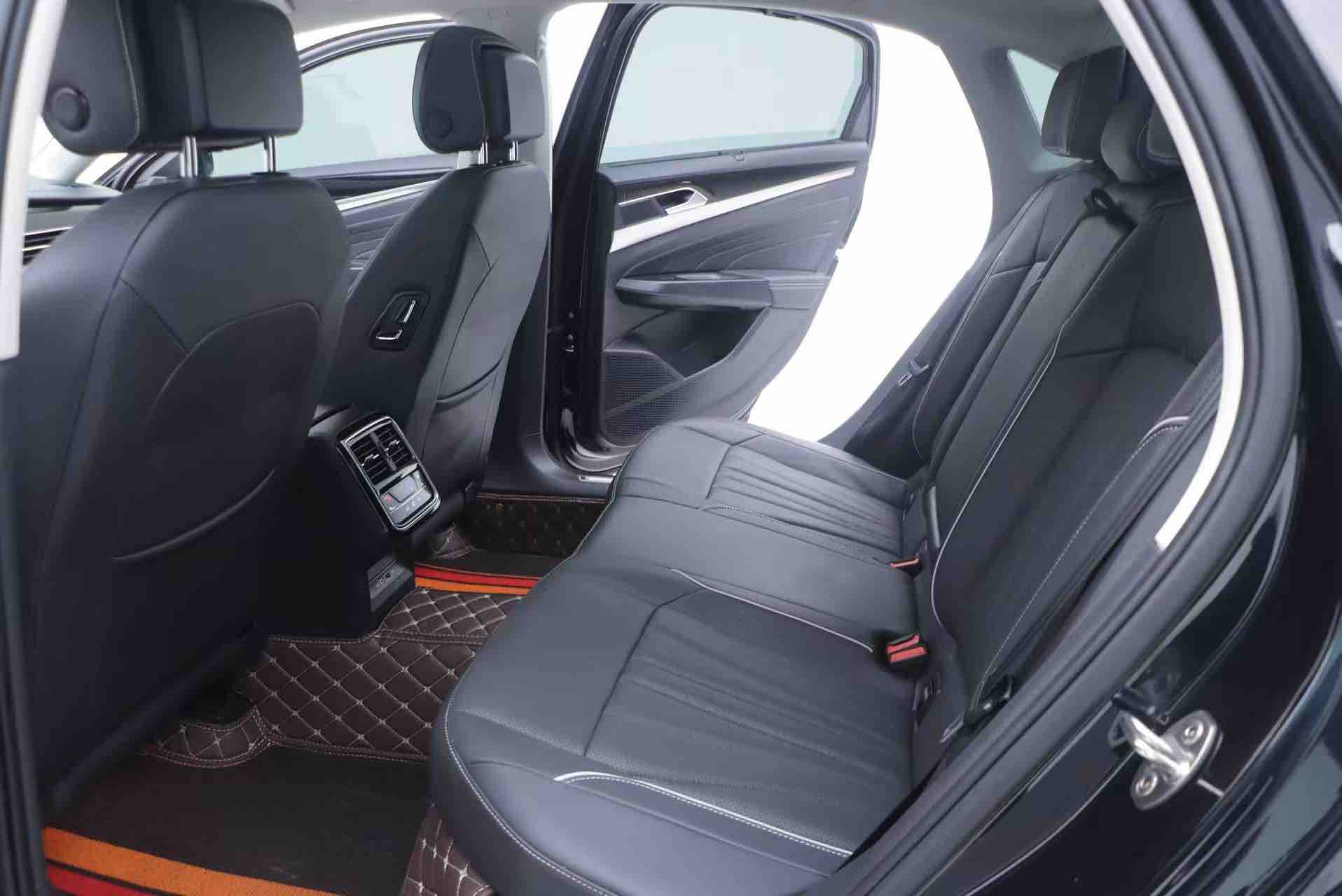 Volkswagen Passat 2024 car image #5