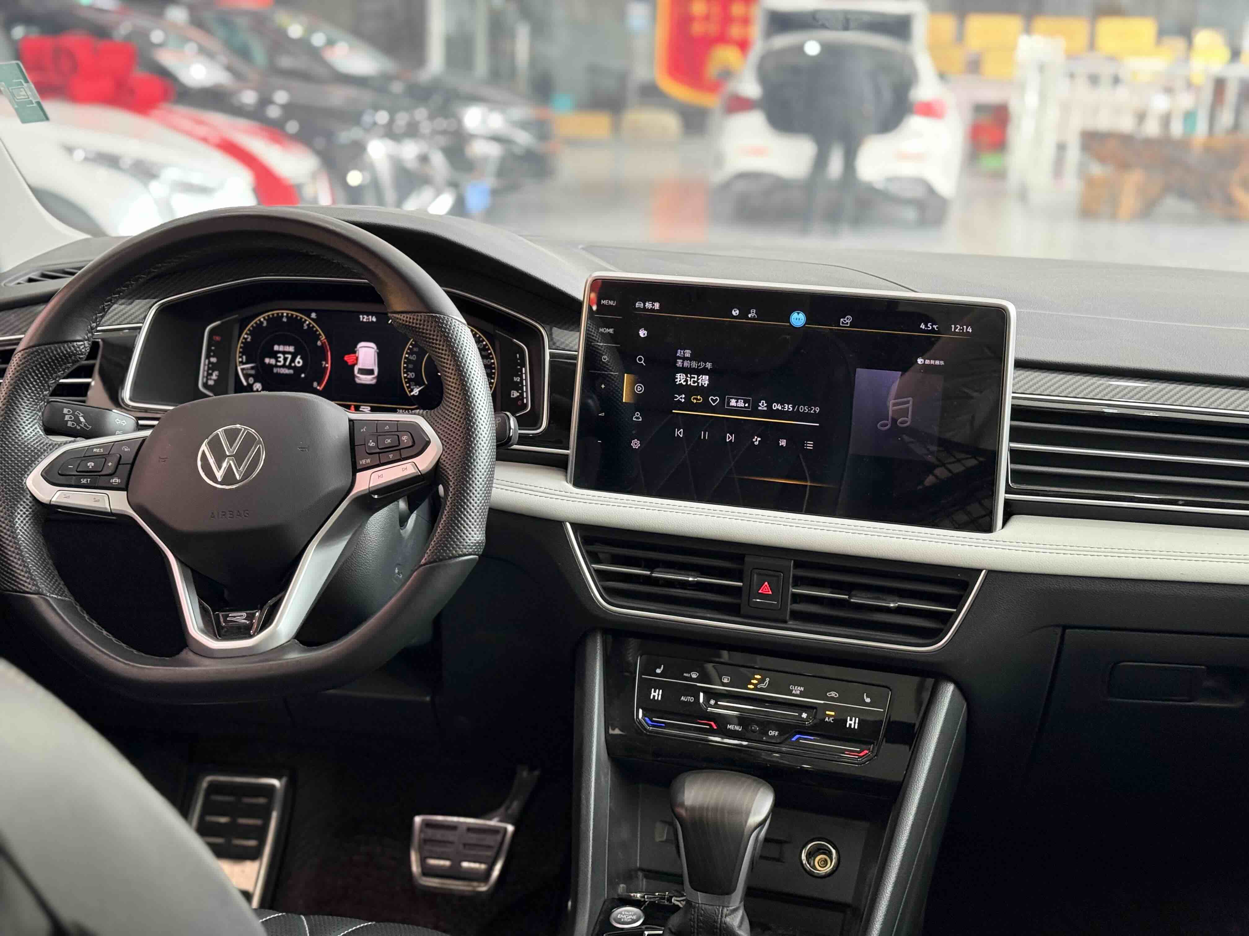 Volkswagen Tiguan L 2024 car image #5