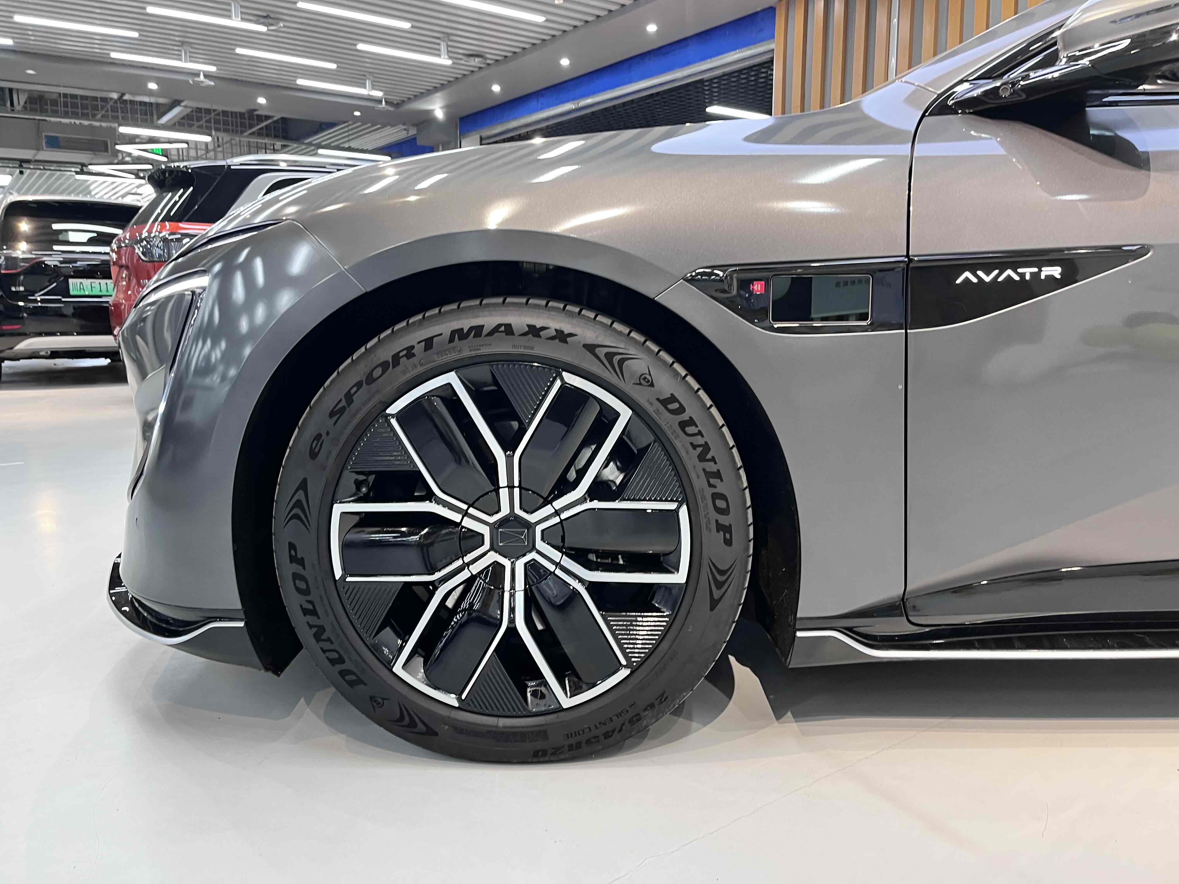 Avatr 12 2024 car image #5