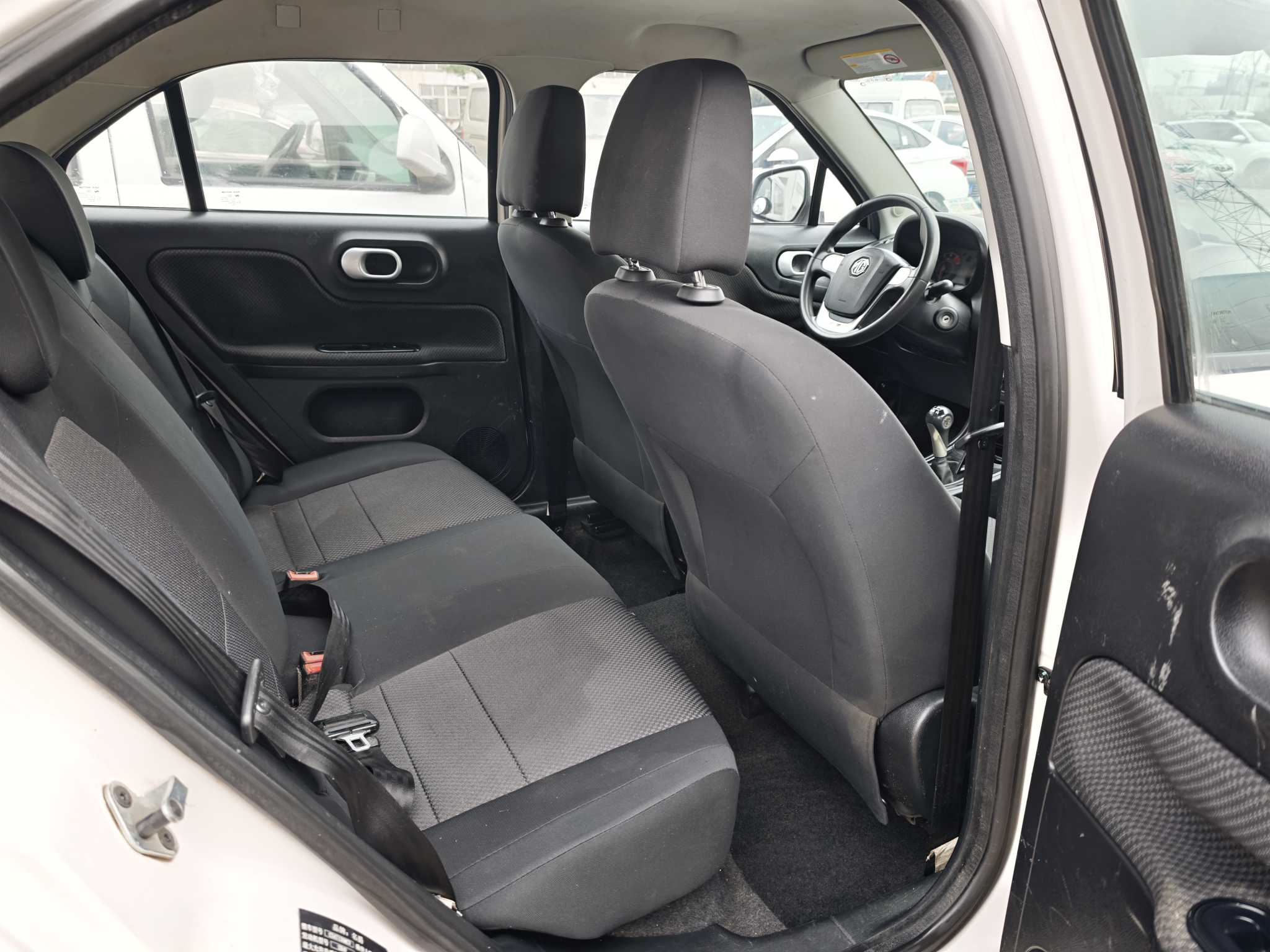 MG 3 2015 car image #5