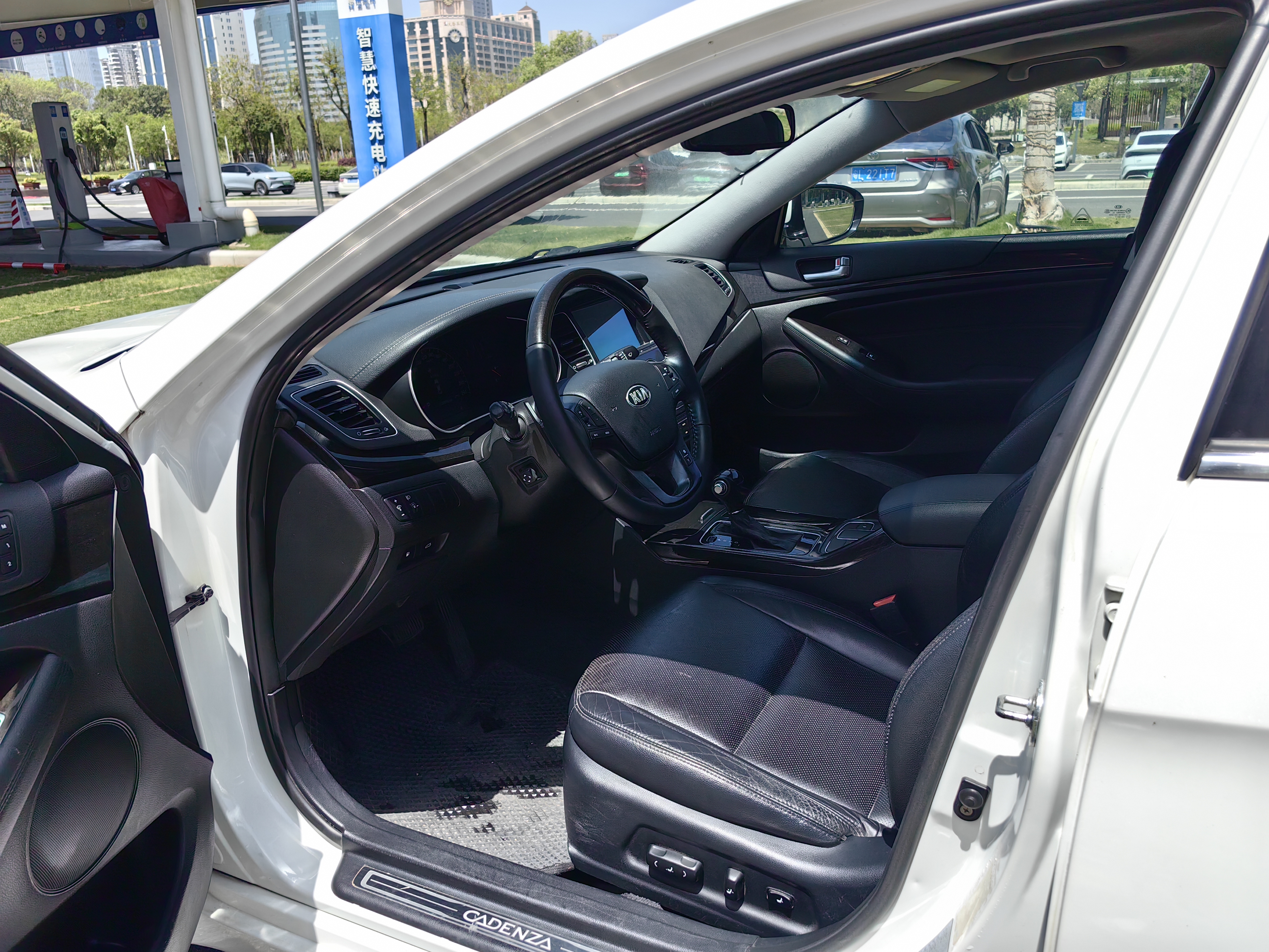 Kia Cadenza 2015 car image #5