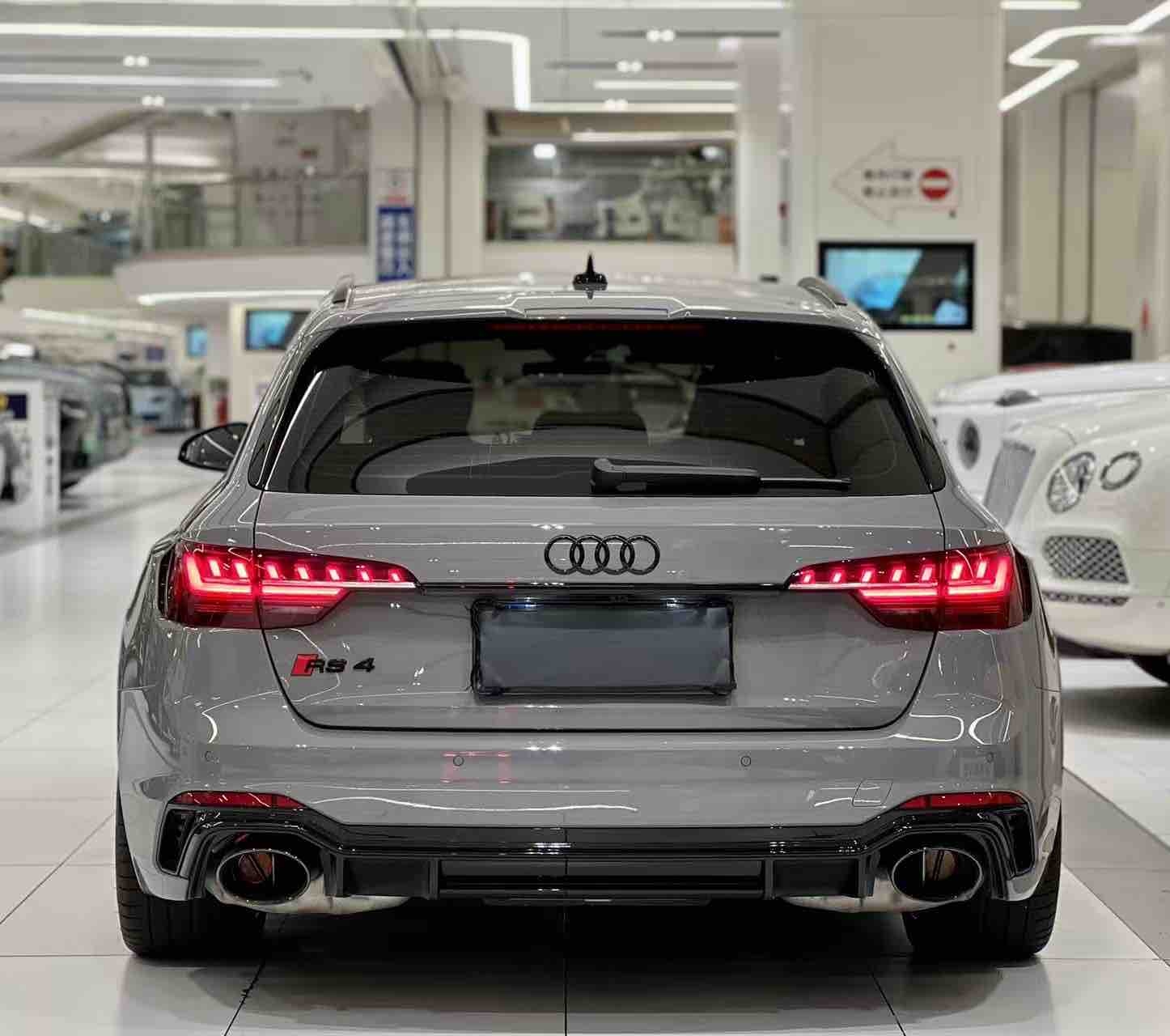 Audi RS 4 2024 immagine di auto #5