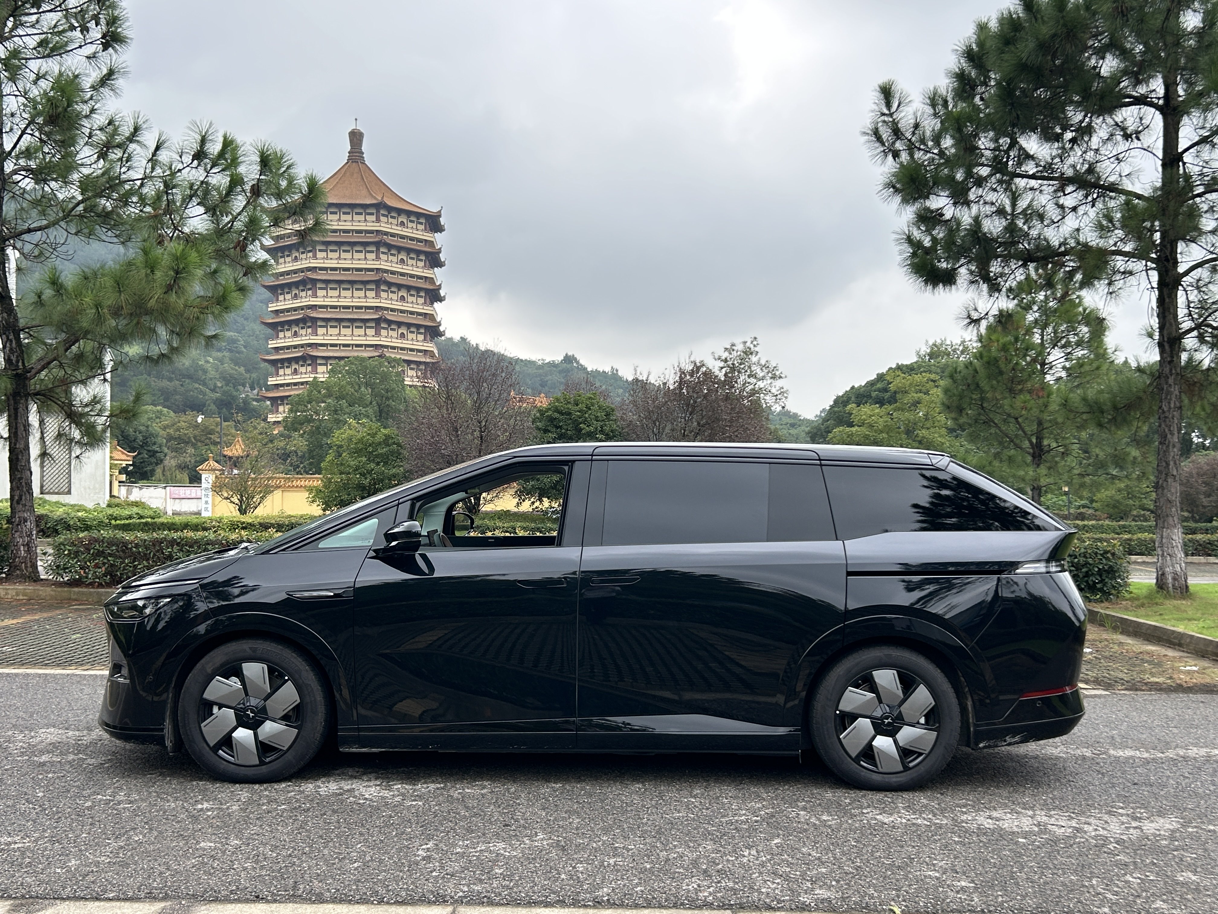 Xpeng X9 2025 imagem de carro #5