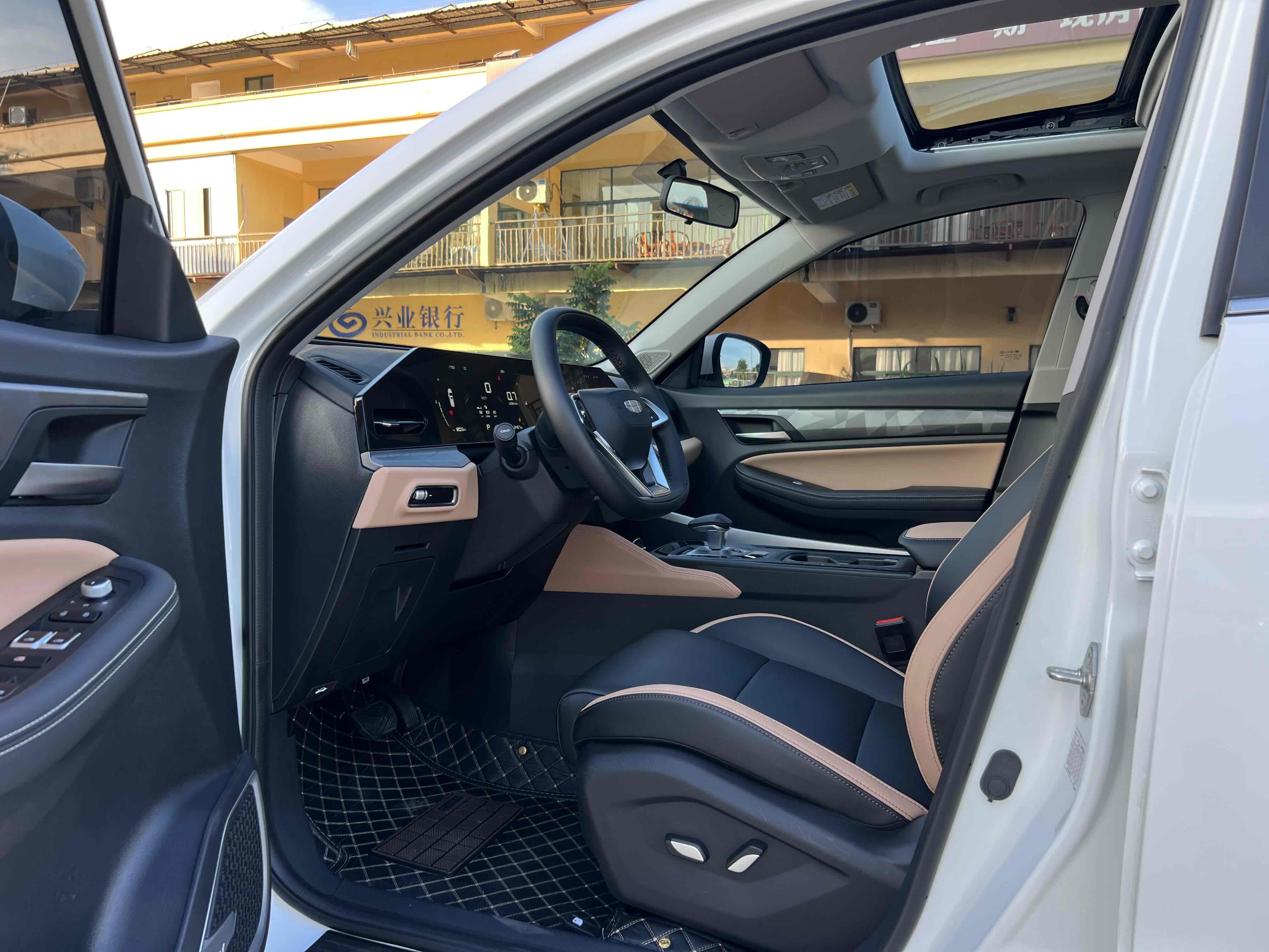 GEELY OkavangoPRO 2024 car image #5