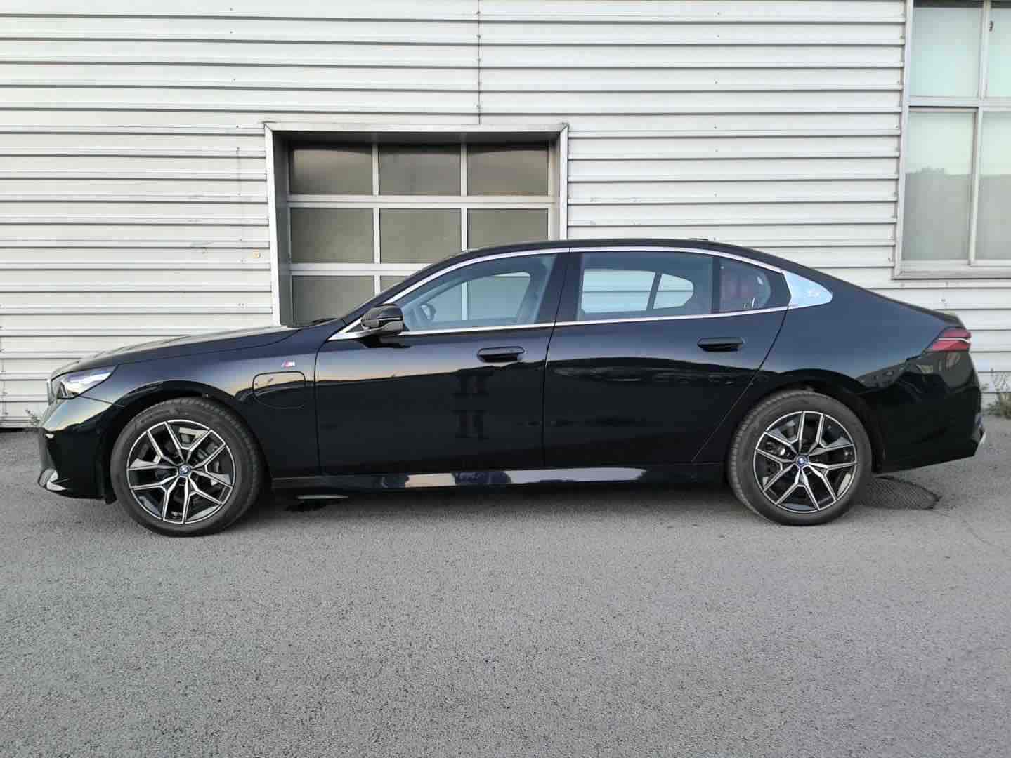 BMW i5 M60 2024 #5 BMW i5 M60 2024 car image #5