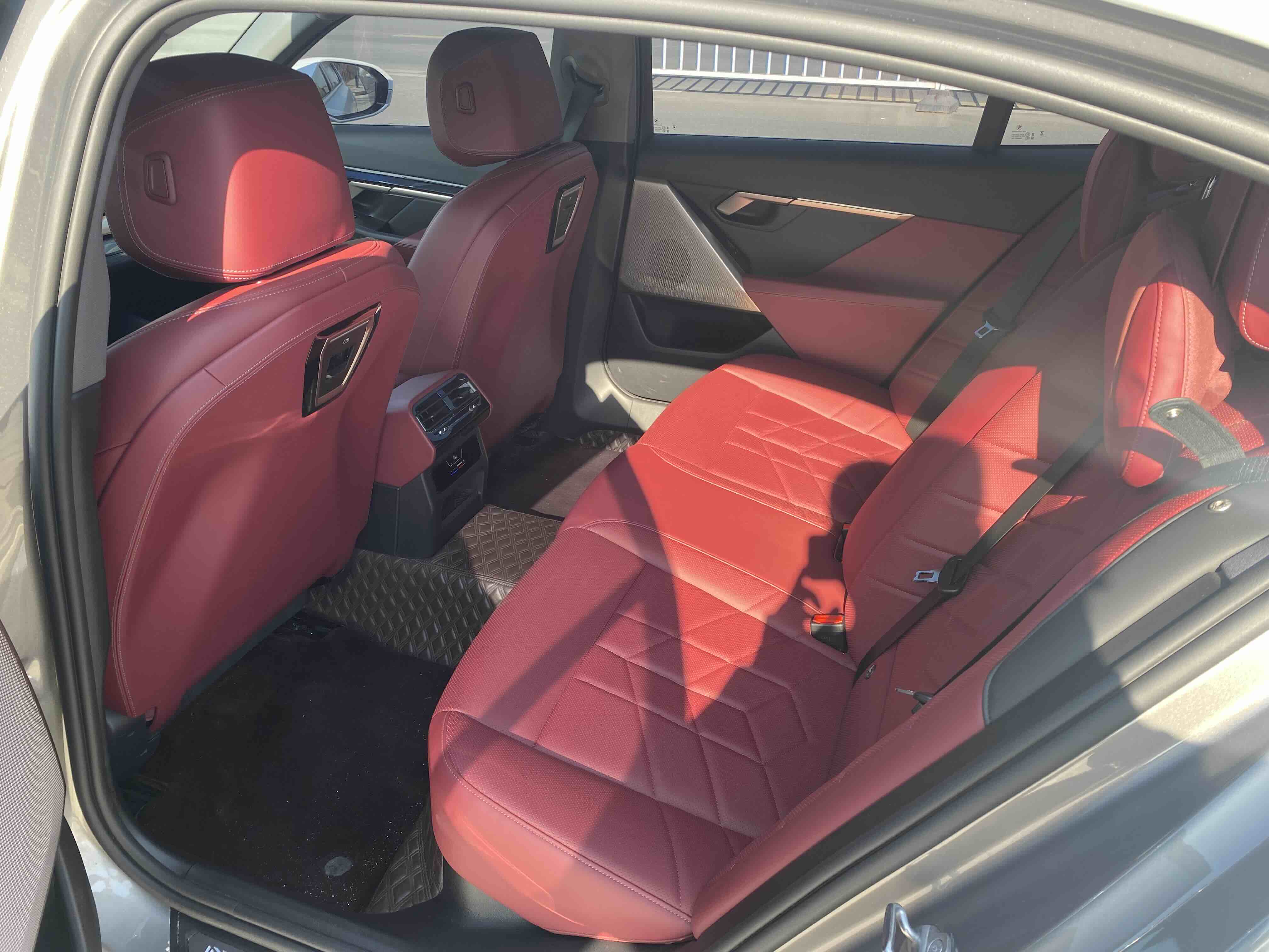 BMW i5 2024 car image #5