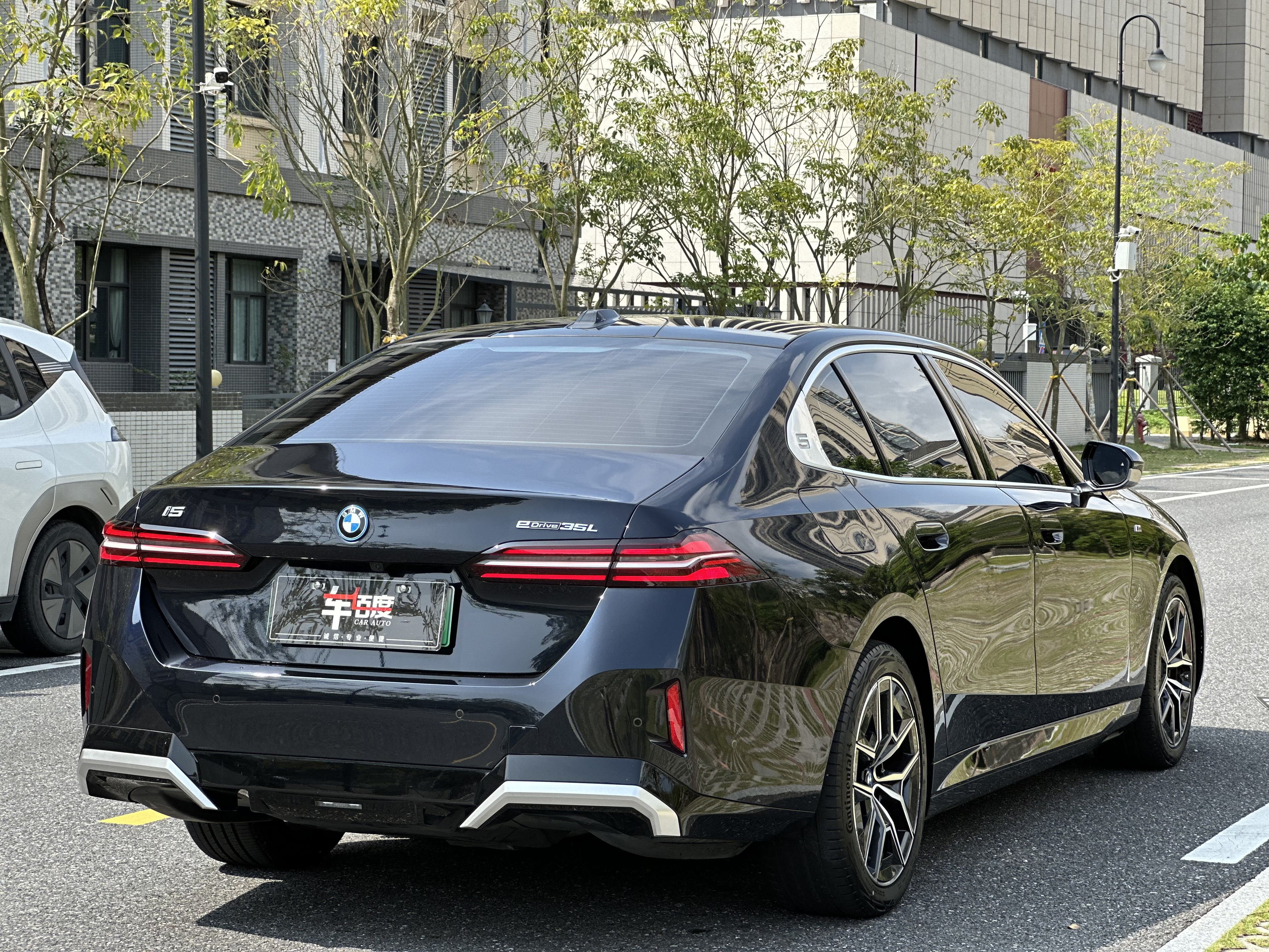 BMW i5 M60 2024 #5 BMW i5 M60 2024 car image #5