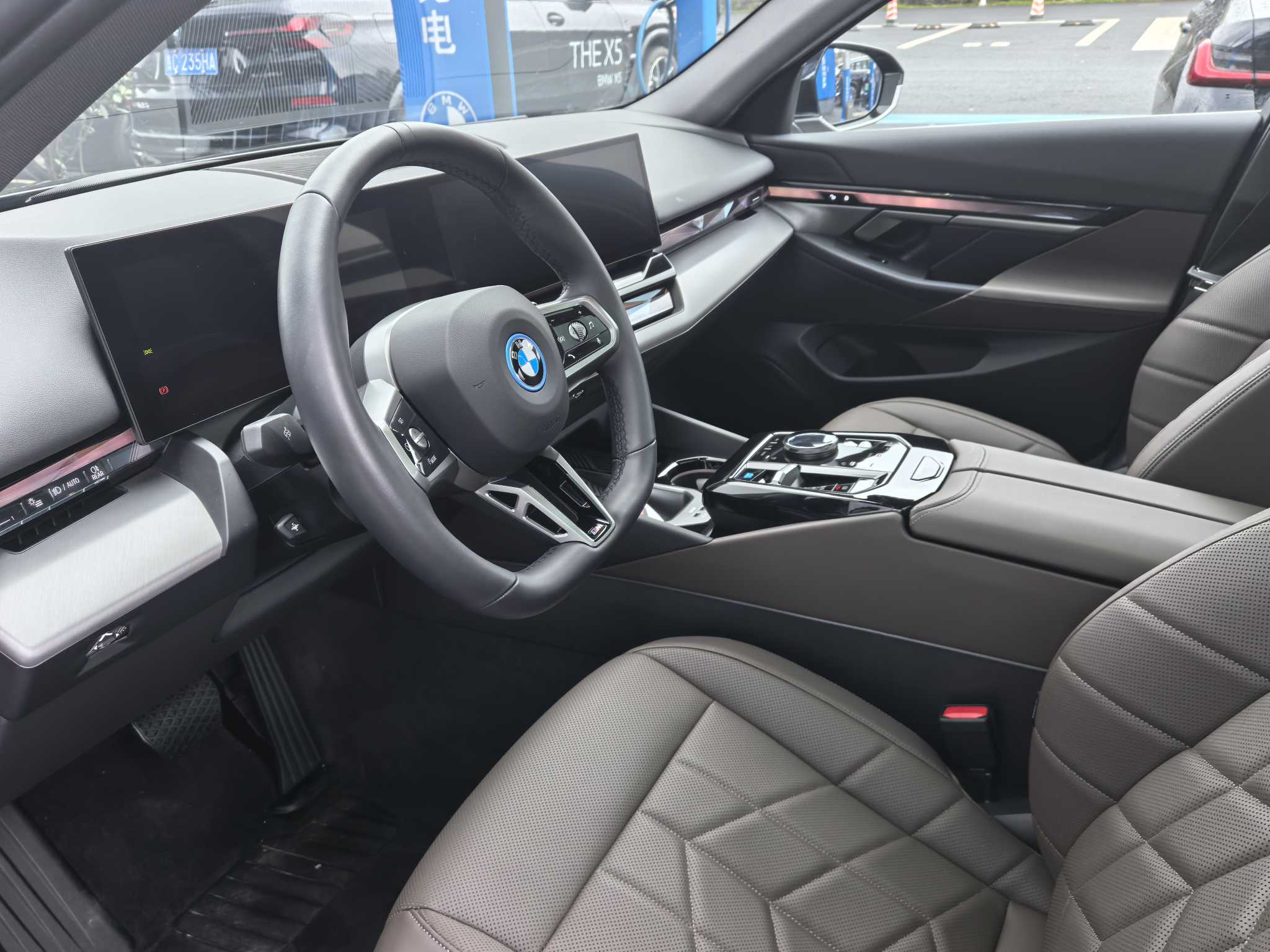 BMW i5 M60 2025 #5 BMW i5 M60 2025 car image #5