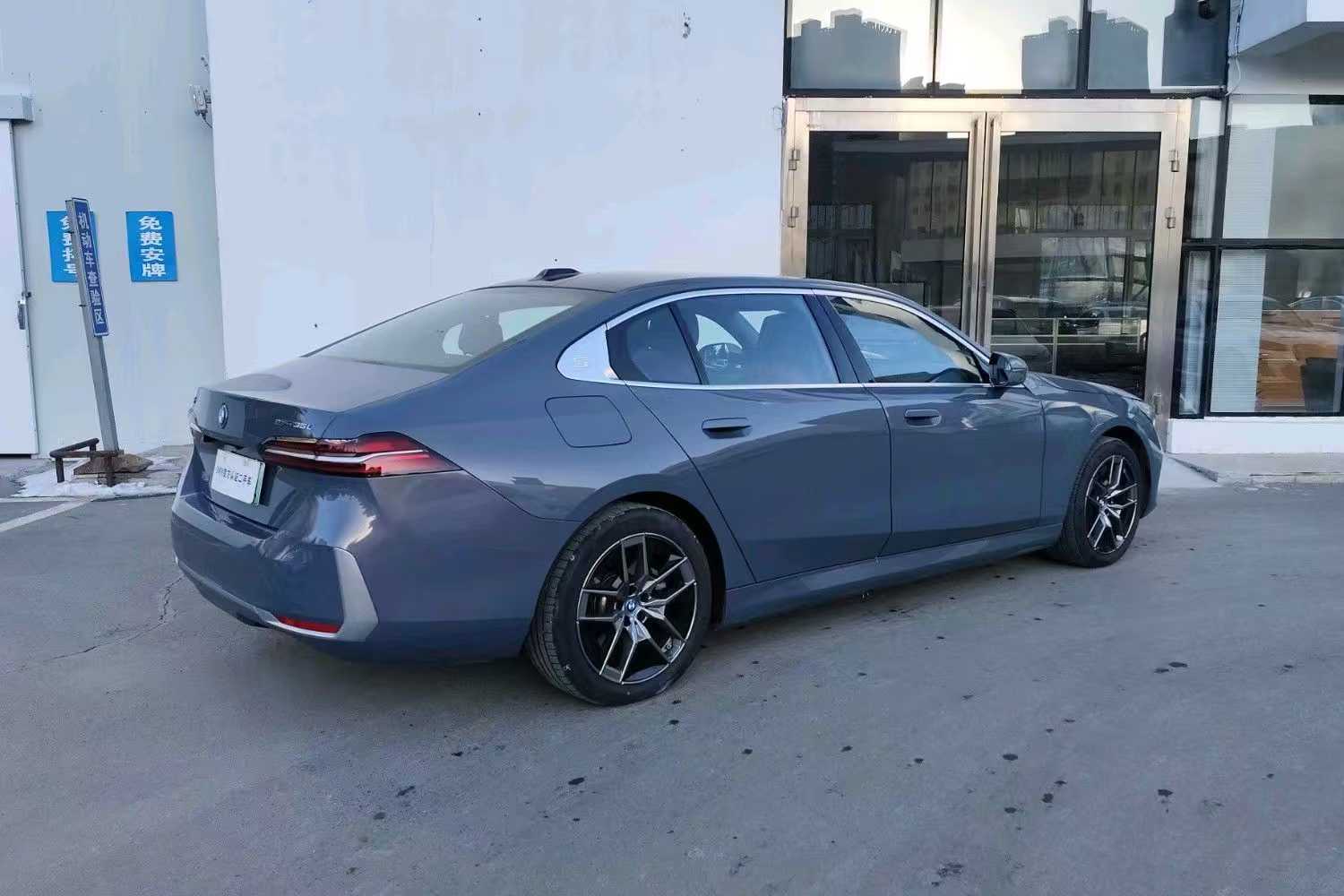 BMW i5 2025 изображение автомобиля #5