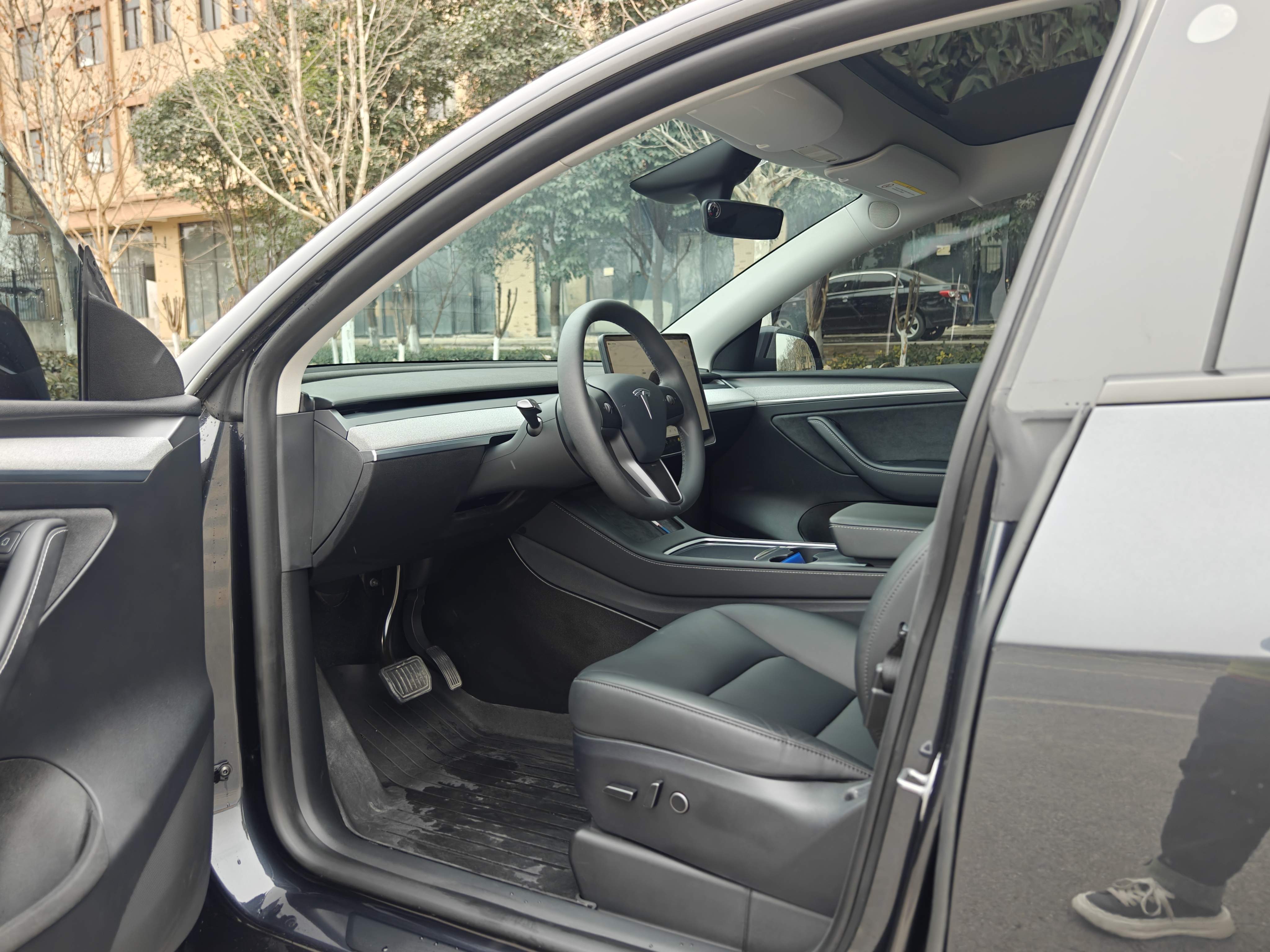 Tesla Model Y 2024 car image #5