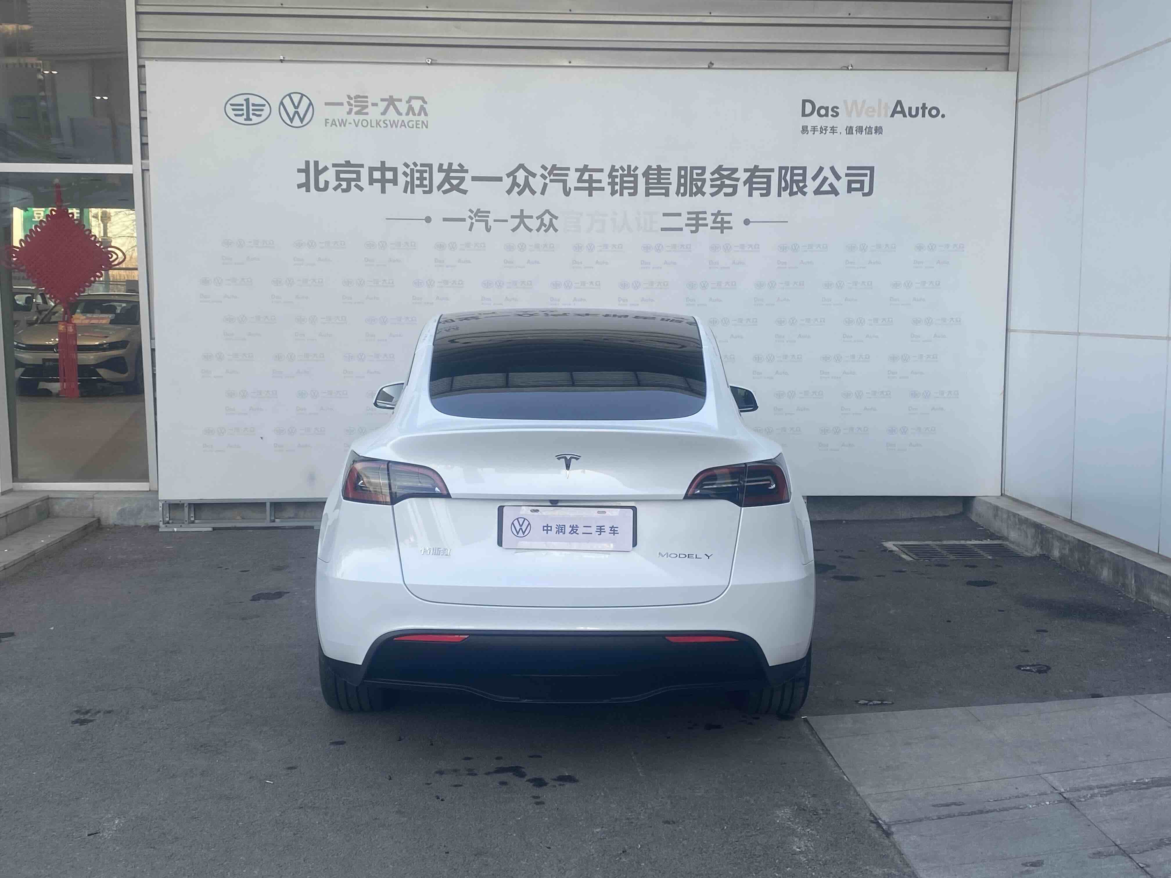 Tesla Model Y 2024 #5 Tesla Model Y 2024 car image #5