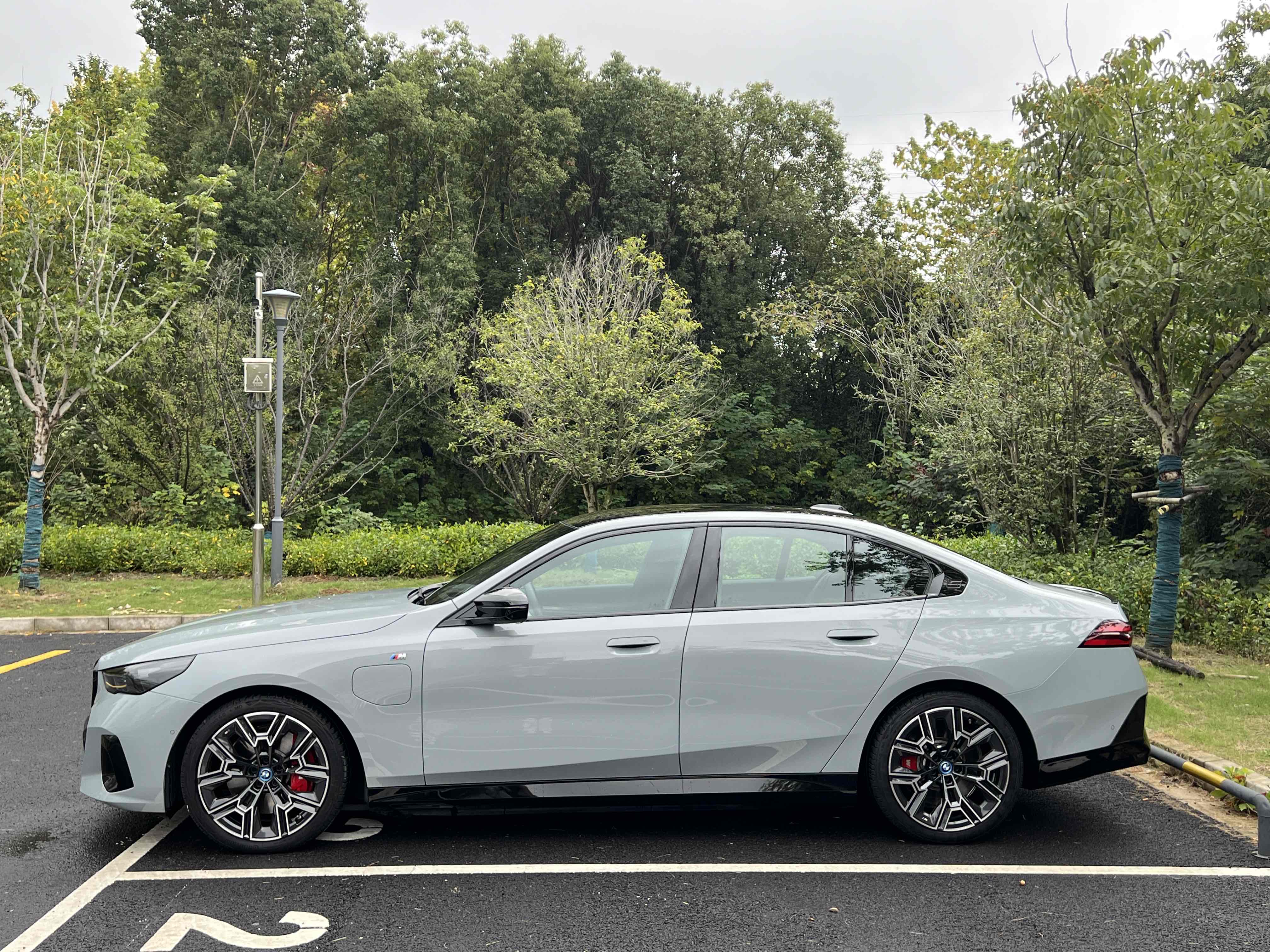 BMW i5 M60 2025 #5 BMW i5 M60 2025 car image #5