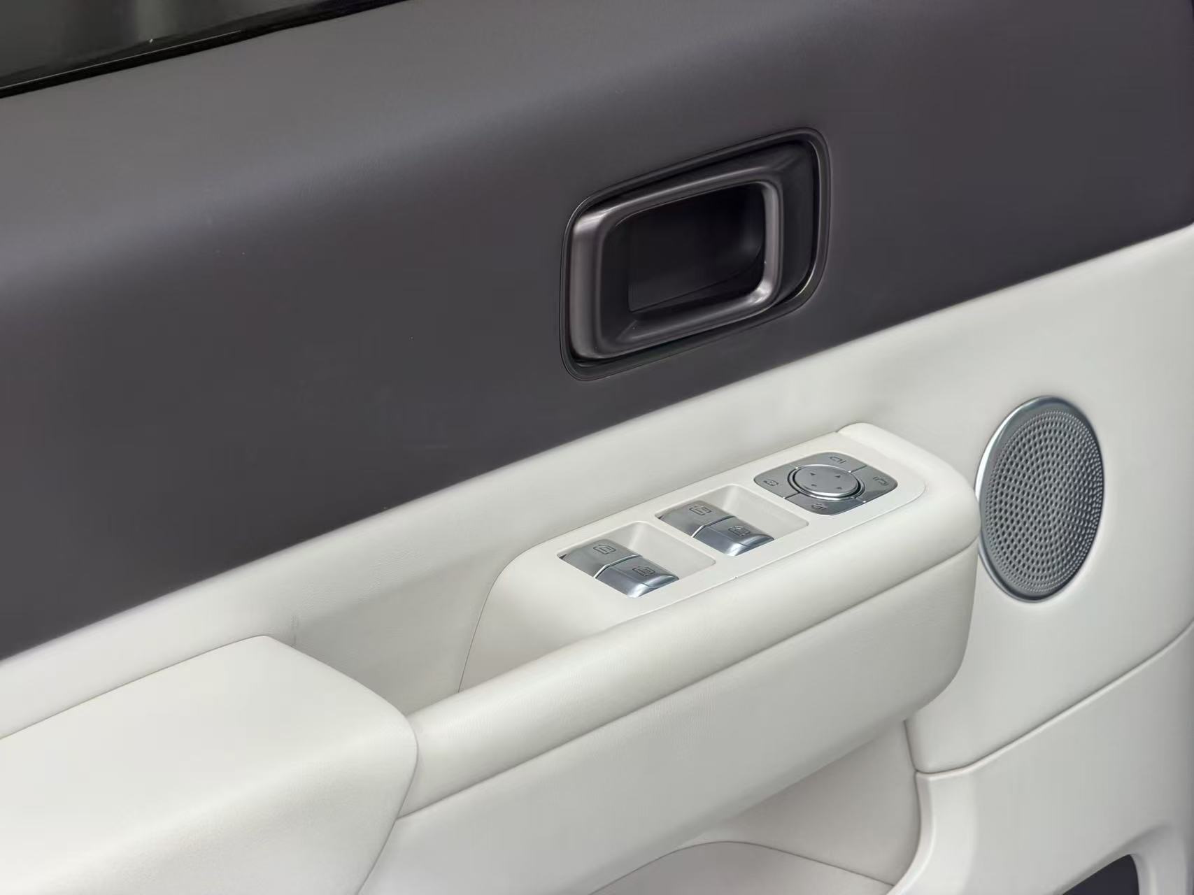 理想汽车 理想MEGA 2024 汽车图片 #5