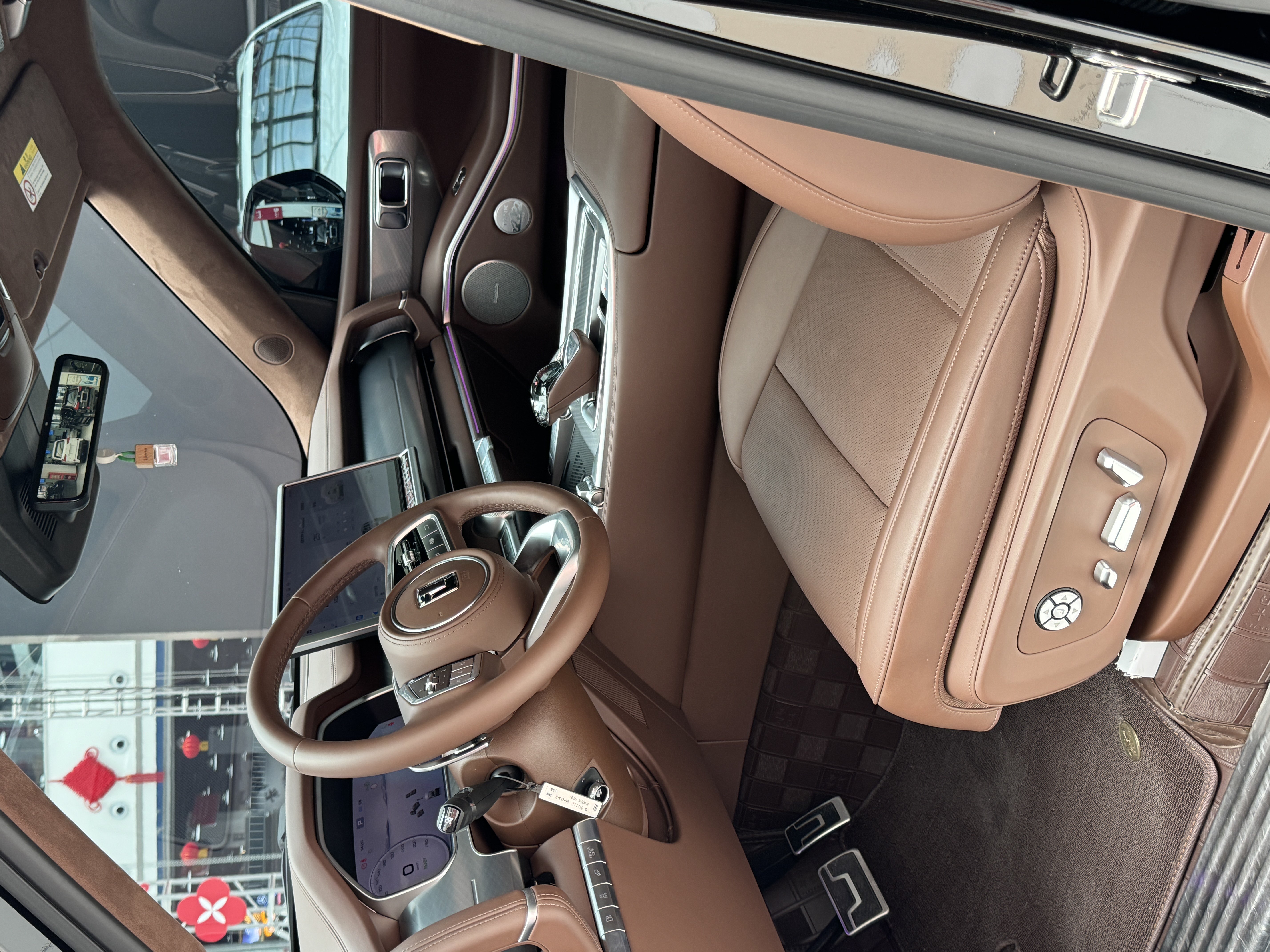 Tank 700 New Energy 2025 #5 Tank 700 New Energy 2025 car image #5