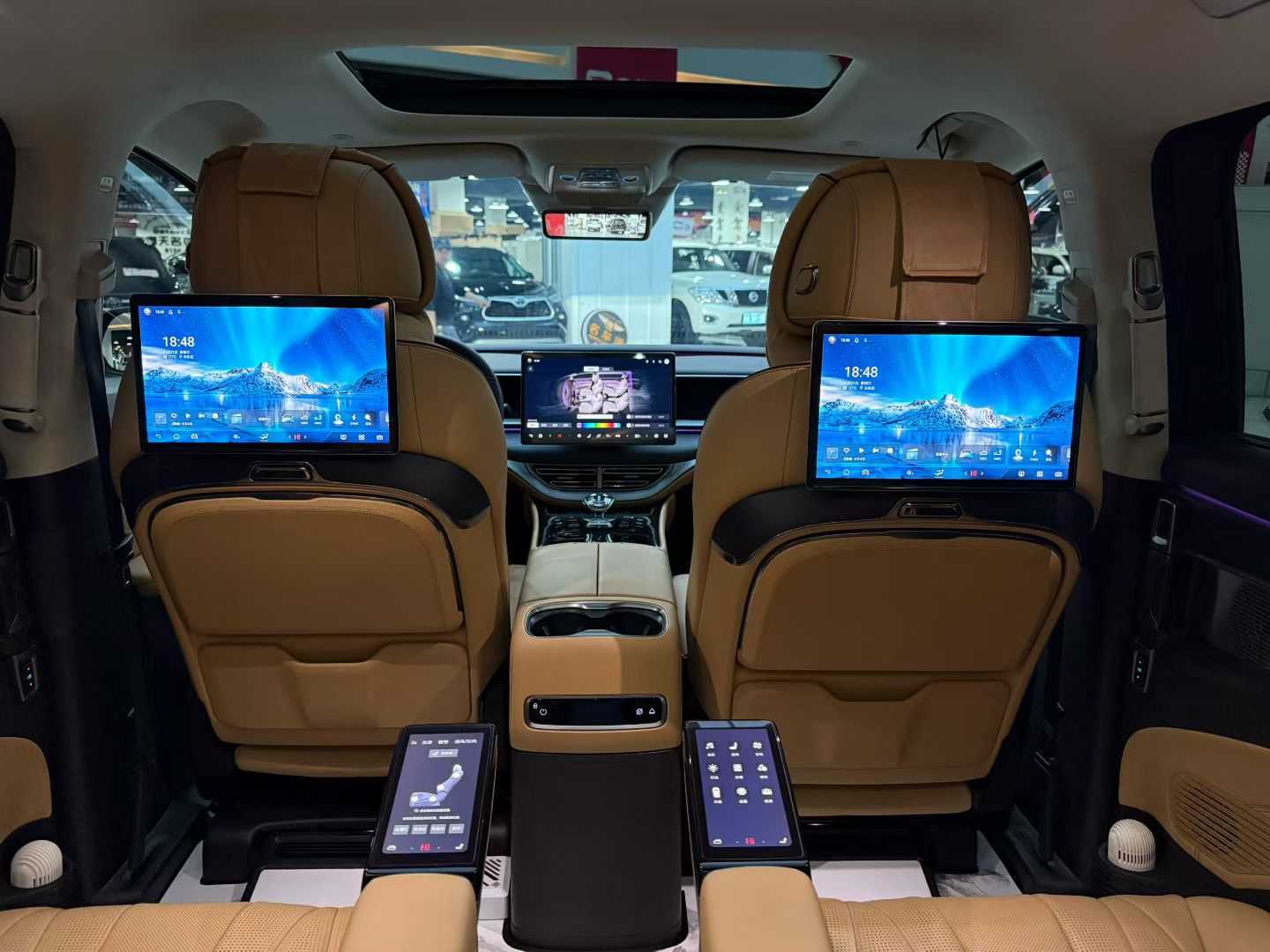 Denza D9 2025 car image #5