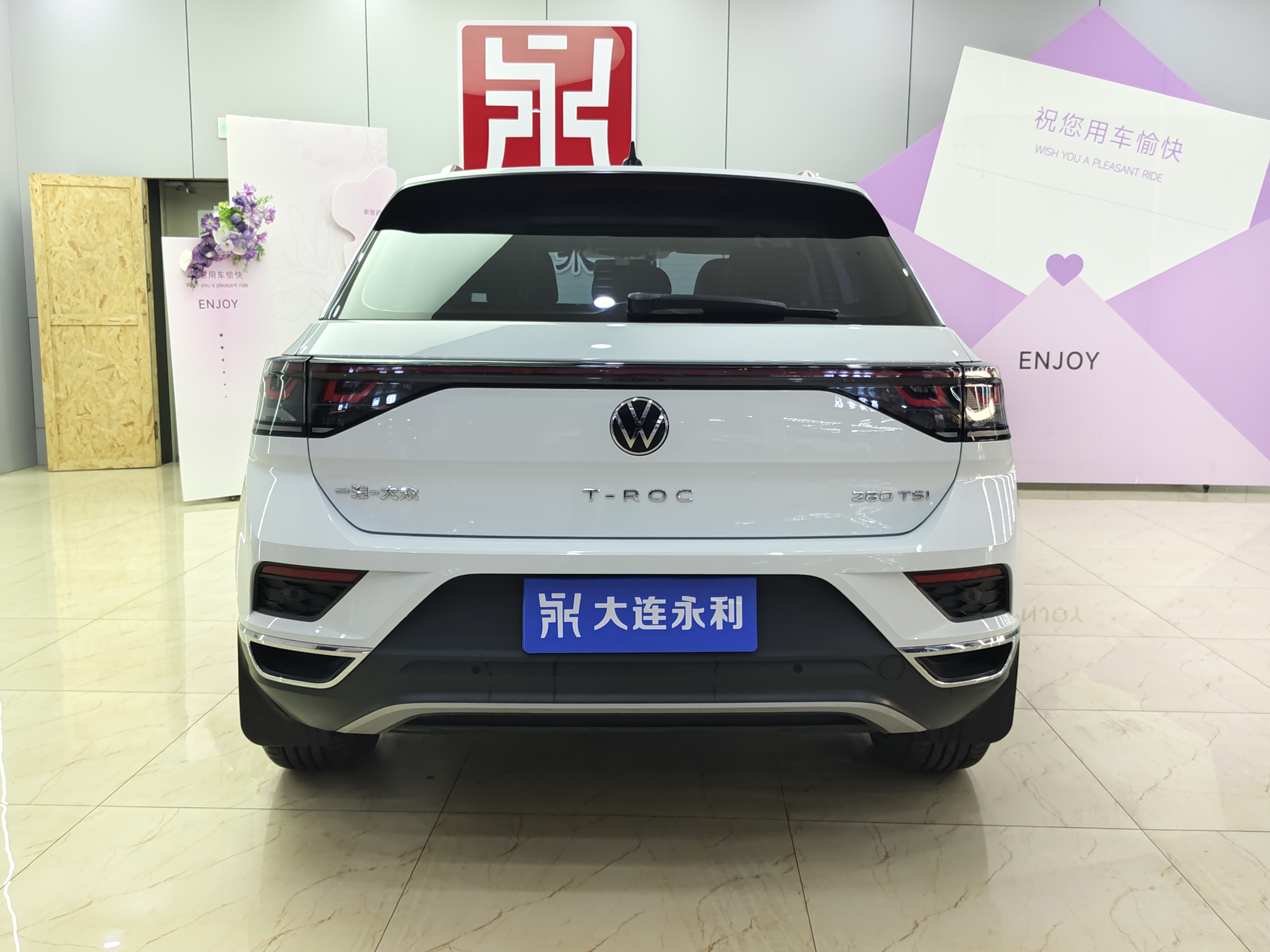 Volkswagen T-Roc 2024 car image #5