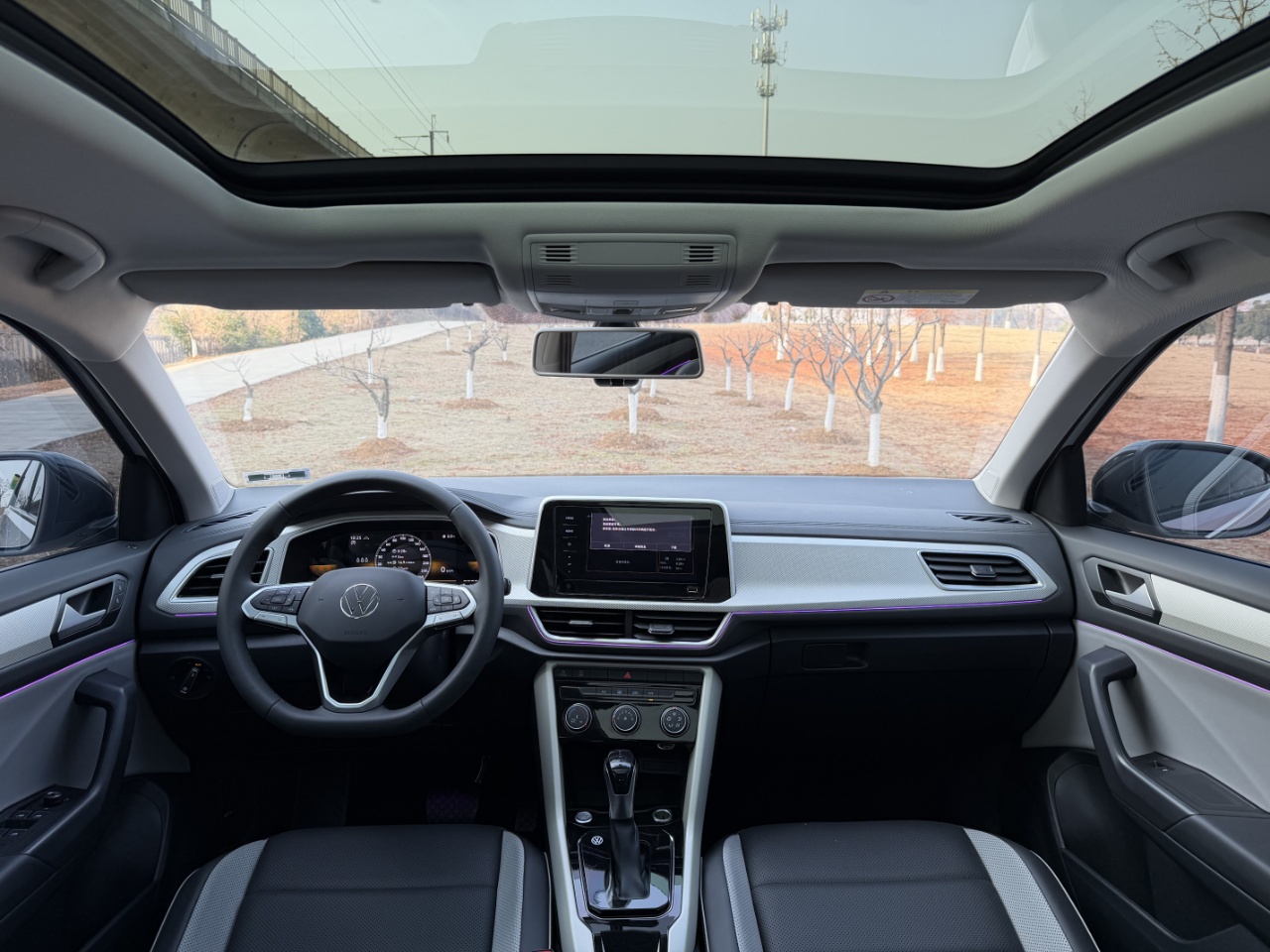 Volkswagen T-Roc 2024 car image #5