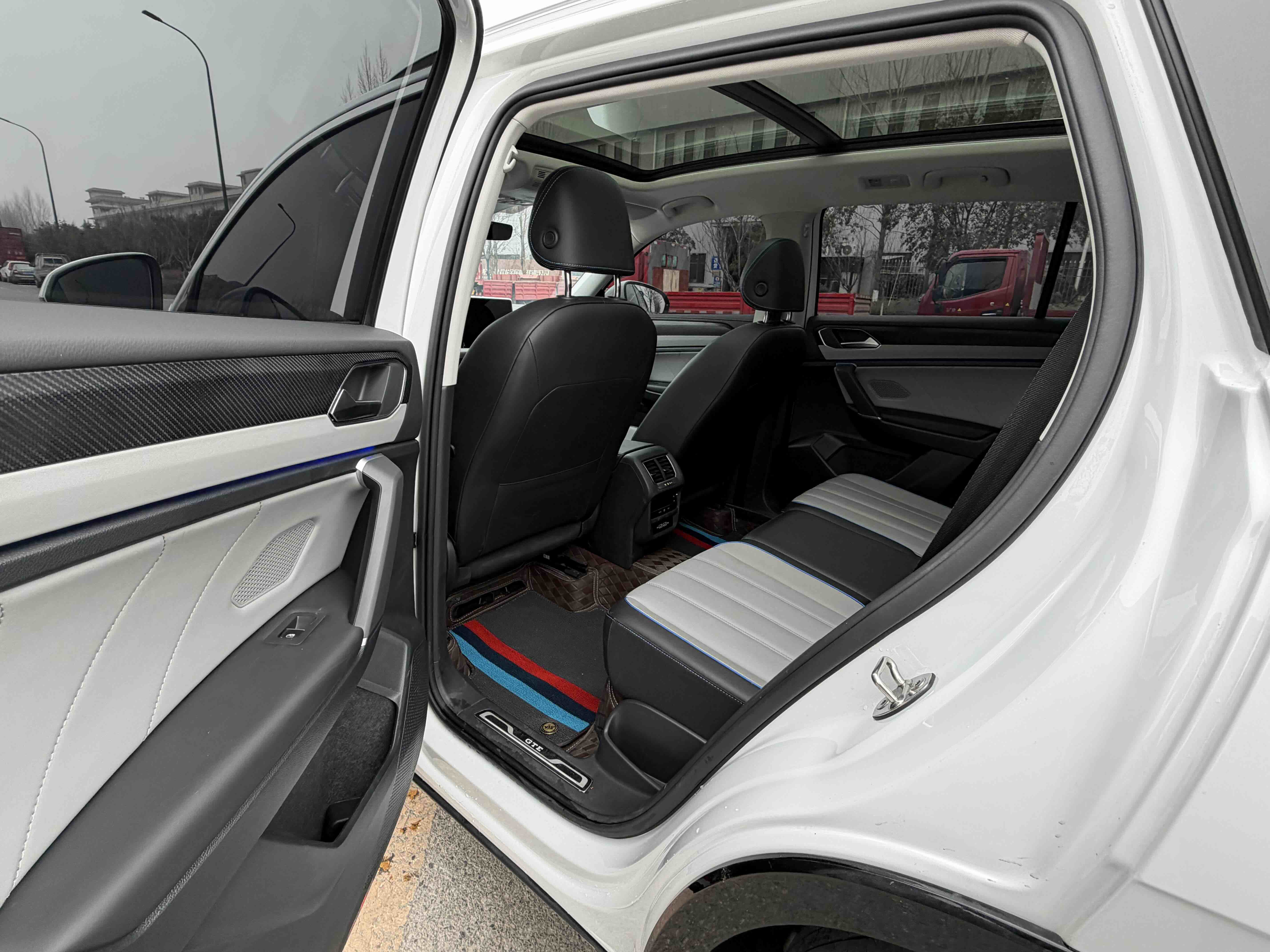 Volkswagen Tayron GTE 2024 immagine di auto #5